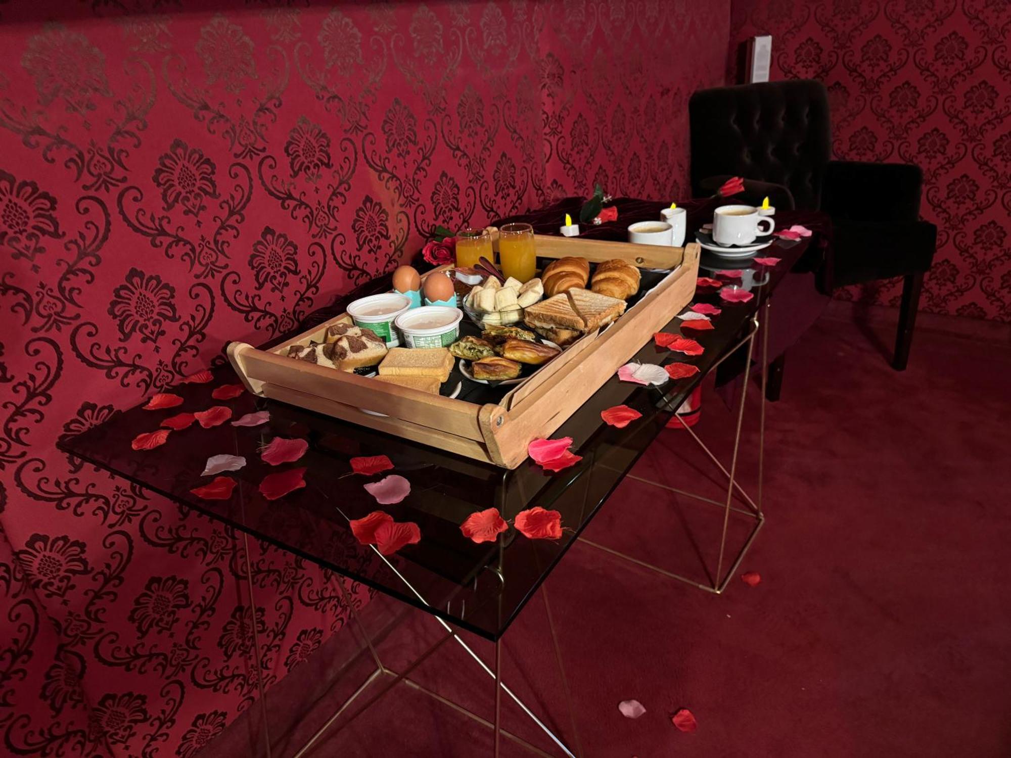 Priamos Erato Love hotel Athens