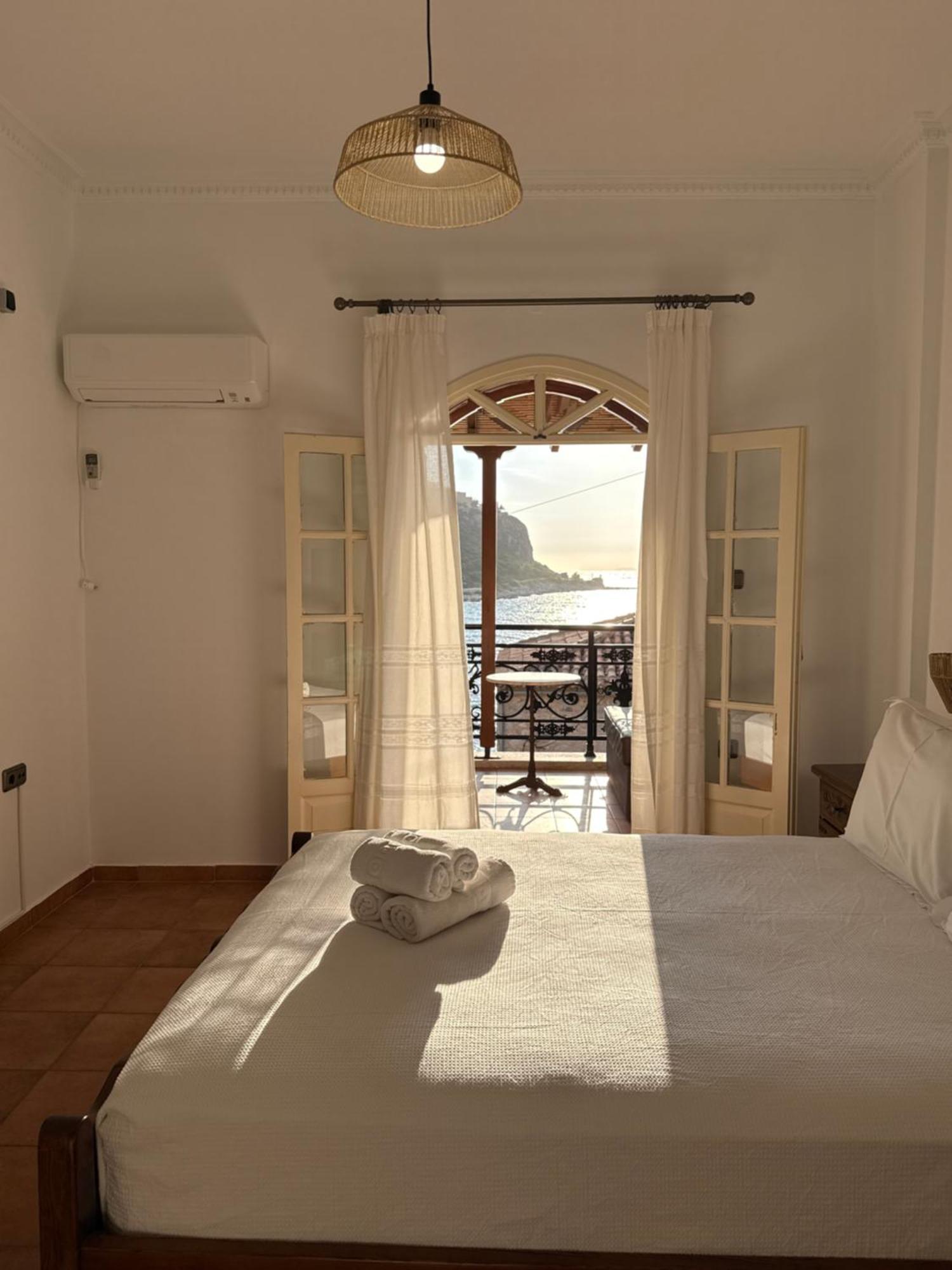 Limeni Studios Guest house *