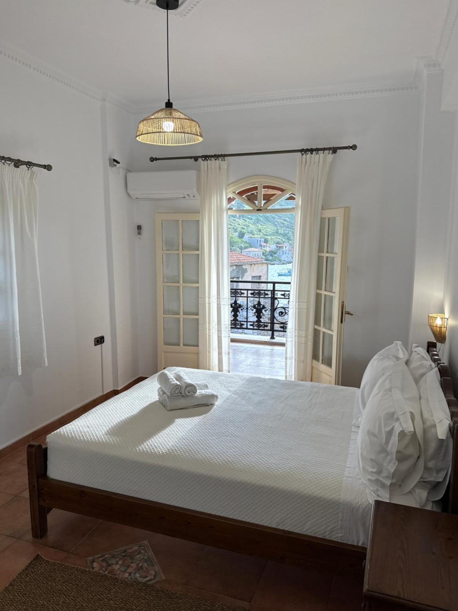 Guest house Limeni Studios