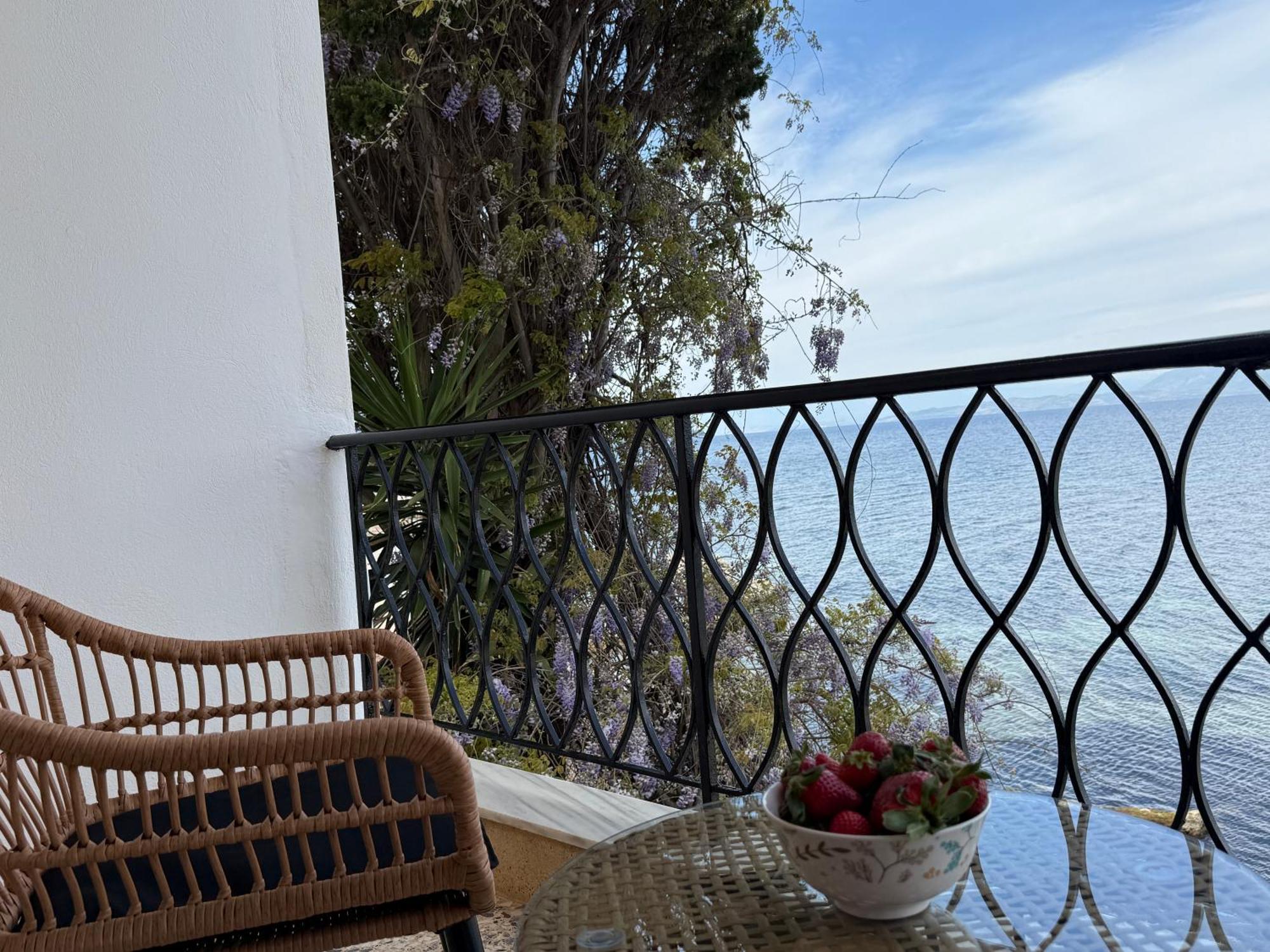 Apartment Fronte Mare - Sea Front Luxury With Private Patio Benitses (Corfu)
