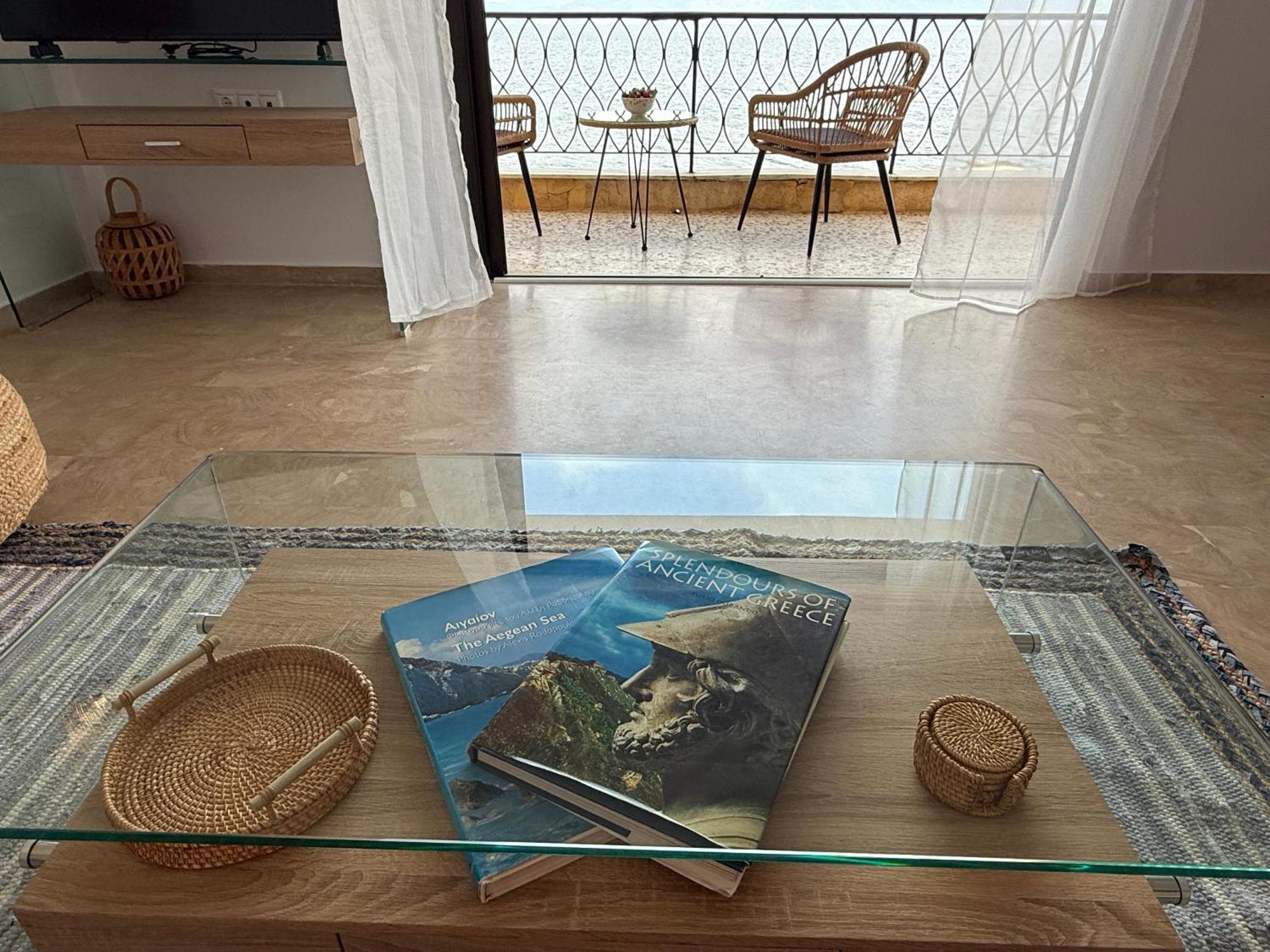 Fronte Mare - Sea Front Luxury With Private Patio Apartment