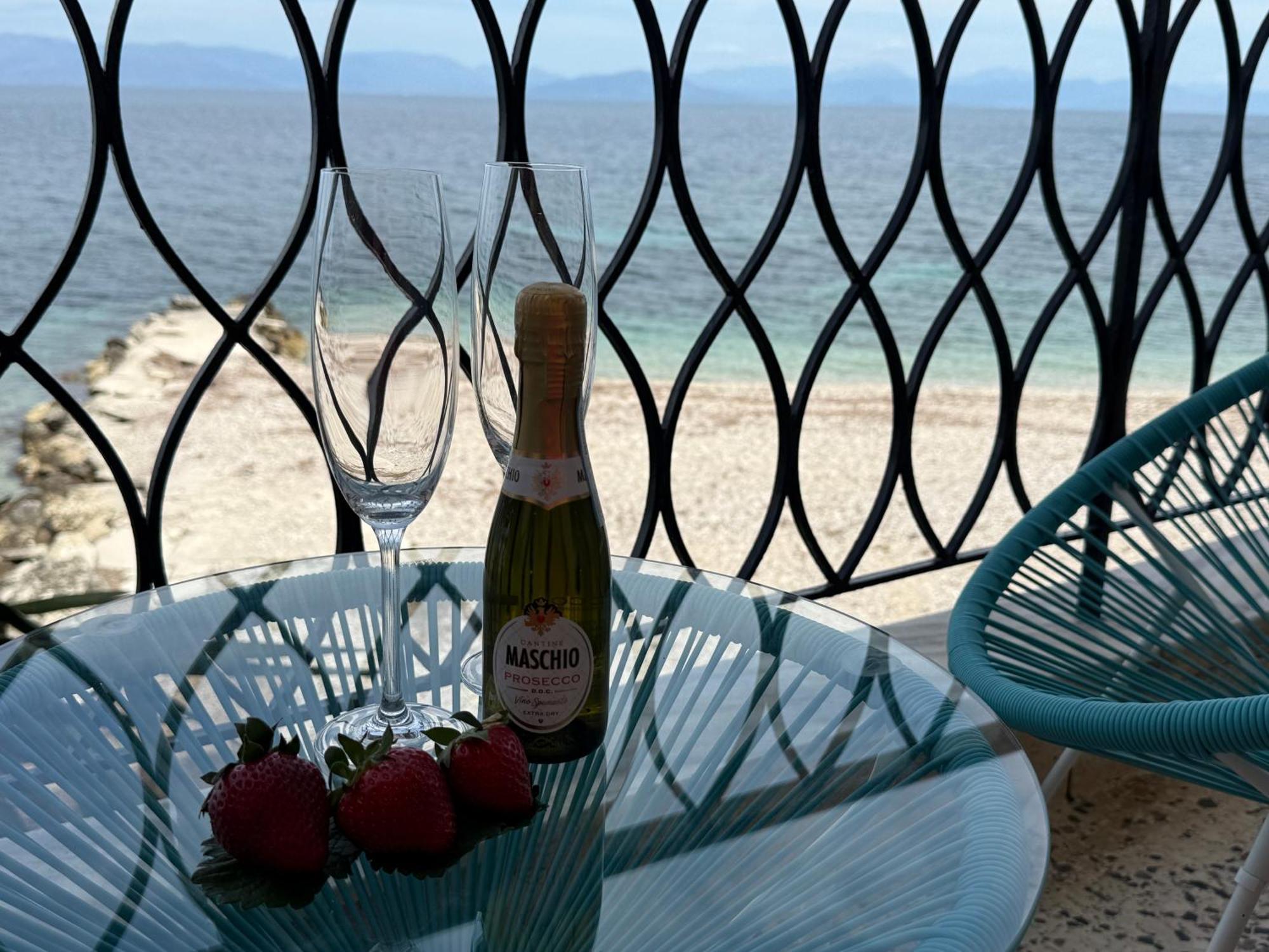 Apartment Fronte Mare - Sea Front Luxury With Private Patio *