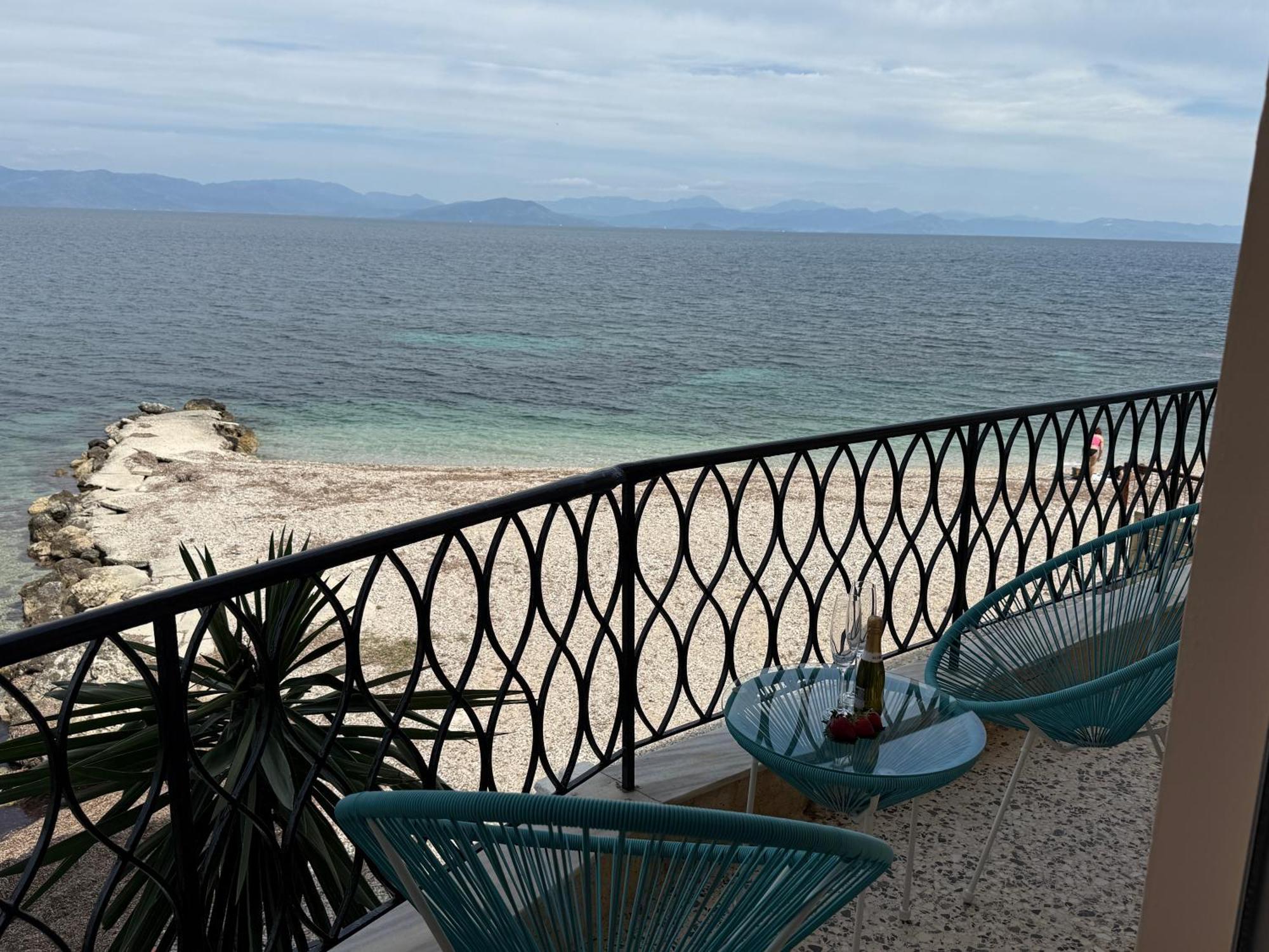 Fronte Mare - Sea Front Luxury With Private Patio Apartment Benitses (Corfu)