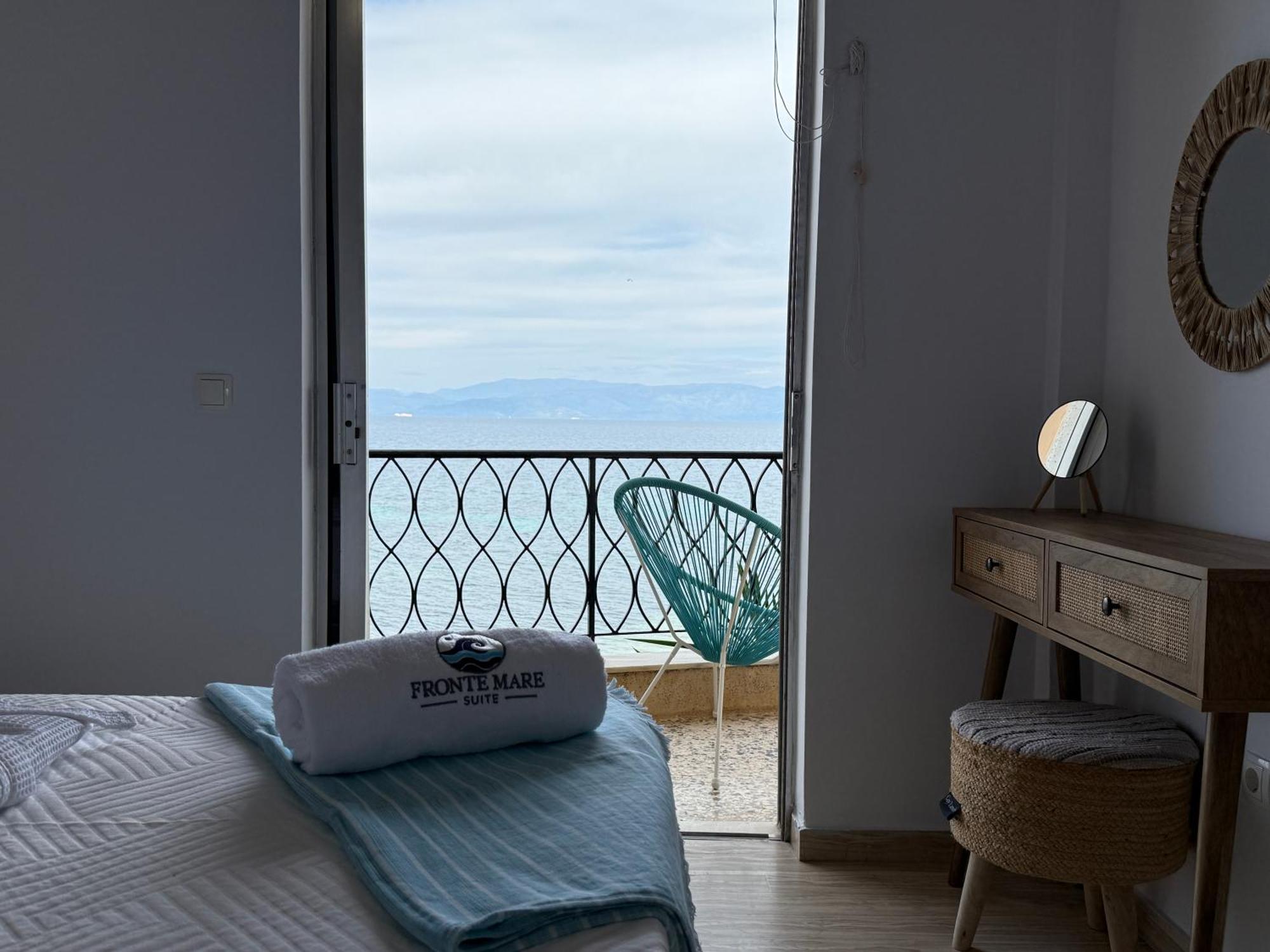 Fronte Mare - Sea Front Luxury With Private Patio Apartment Benitses (Corfu)