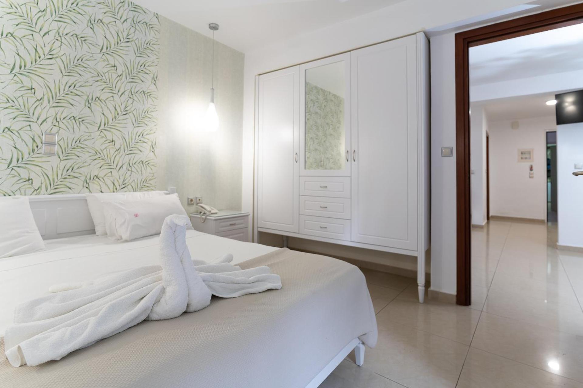 Aparthotel Dionyssos Village