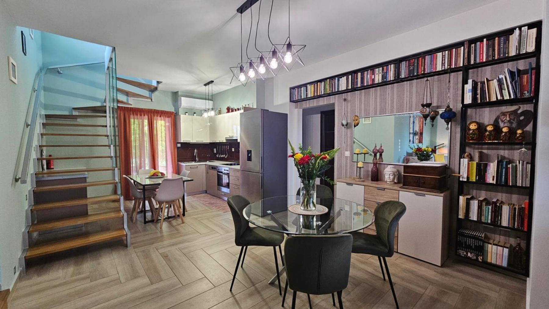 The Moon House * Preveza