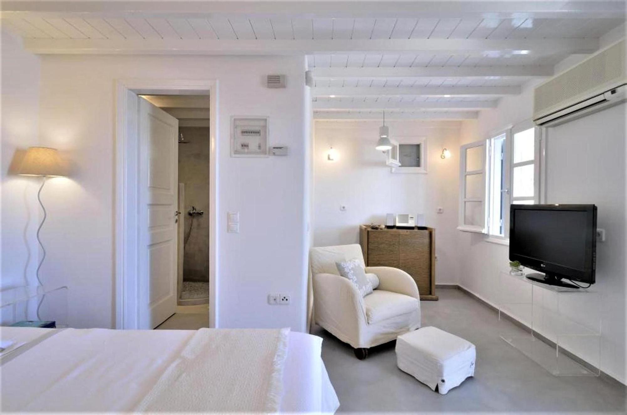 Manu Mykonos Next To The Quality Brand & * Mykonos Town
