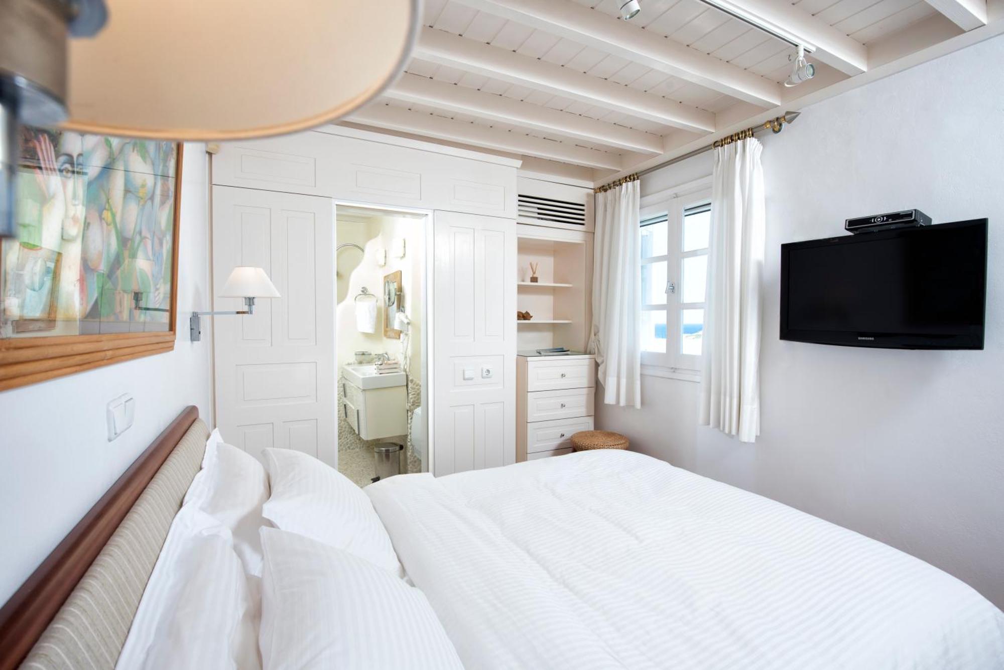 Manu Mykonos Next To The Quality Brand & Mykonos Town