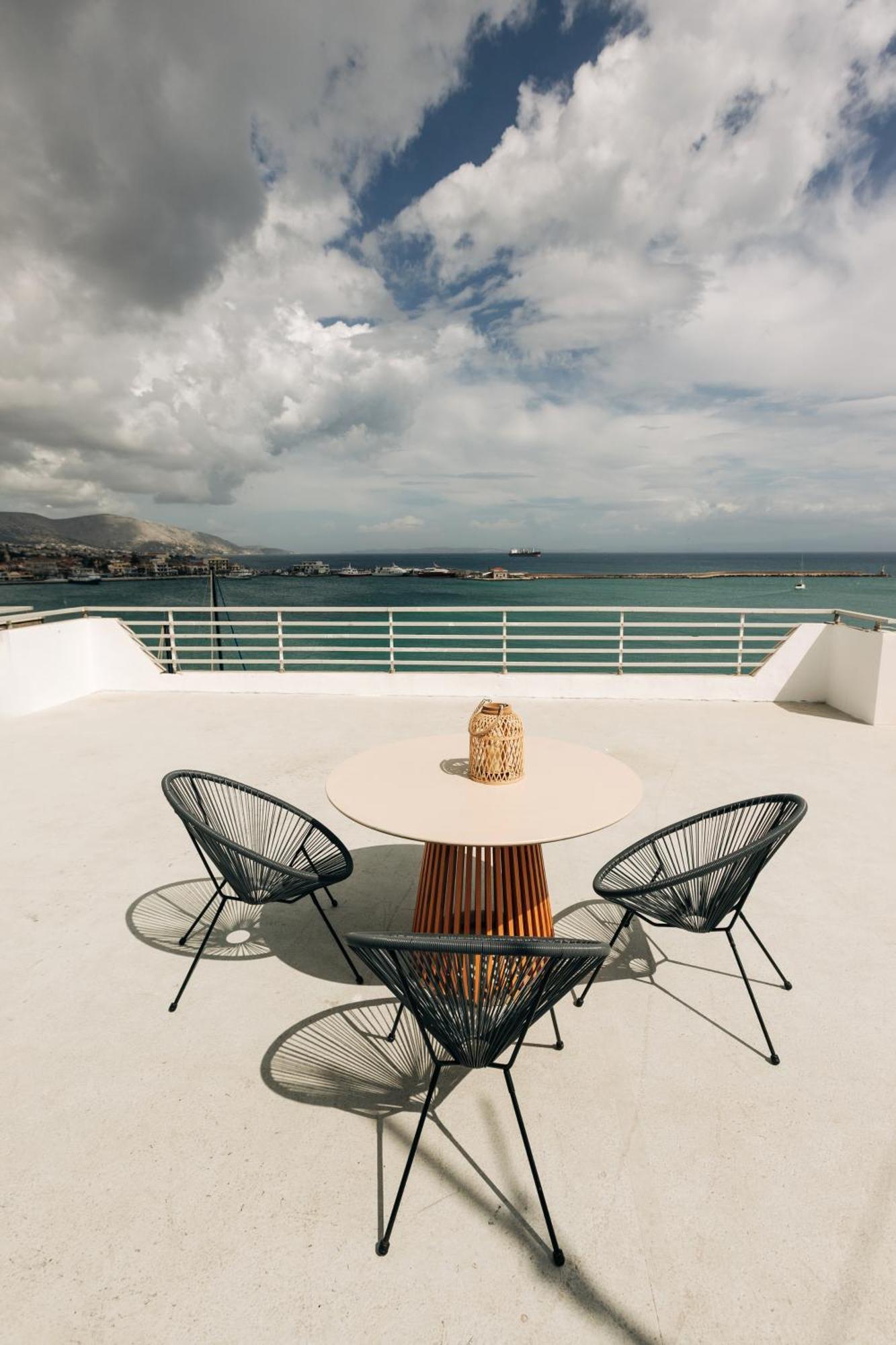 Panoramic Port Penthouse Apartment *