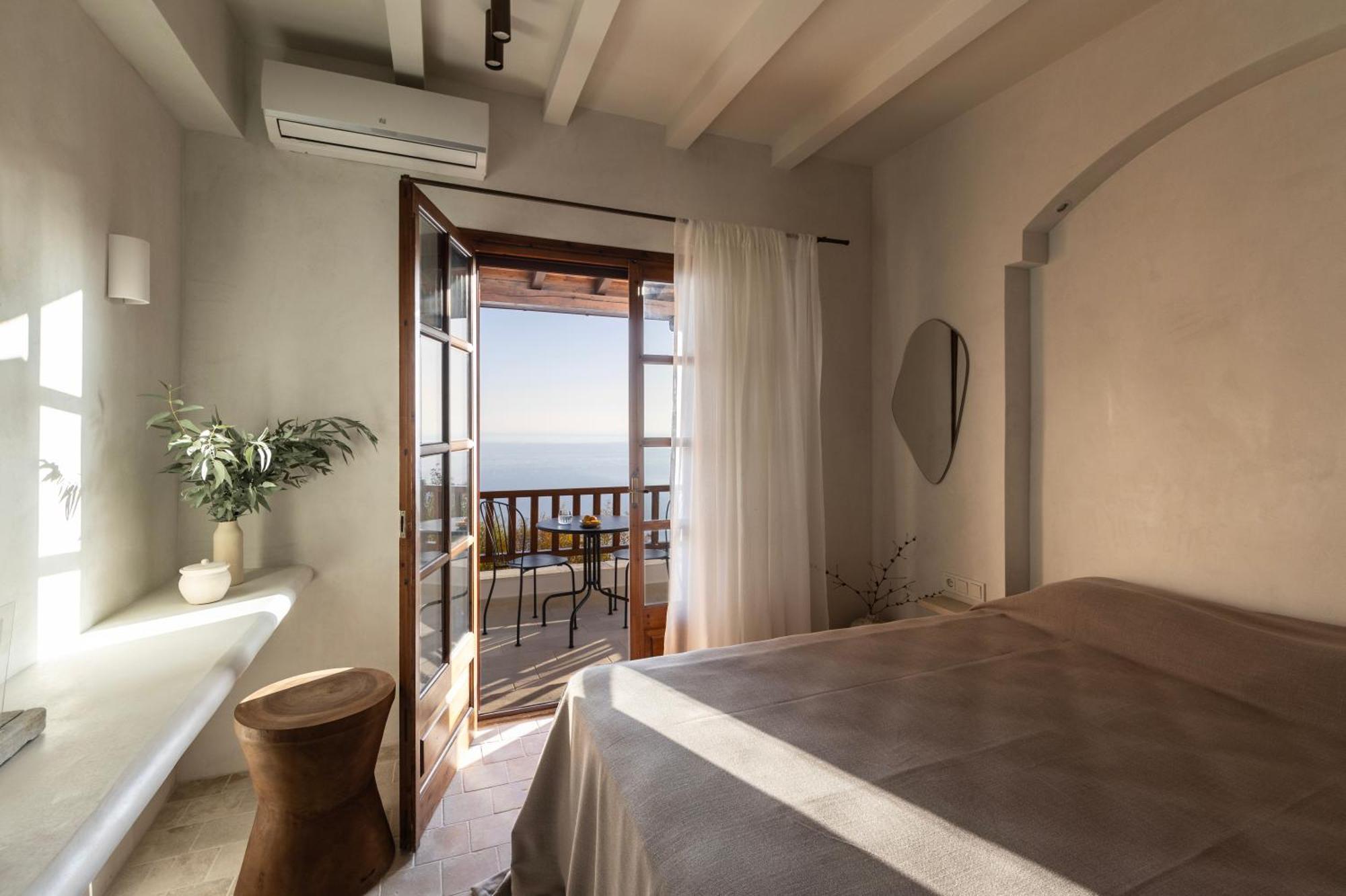 Om Living Pelion *