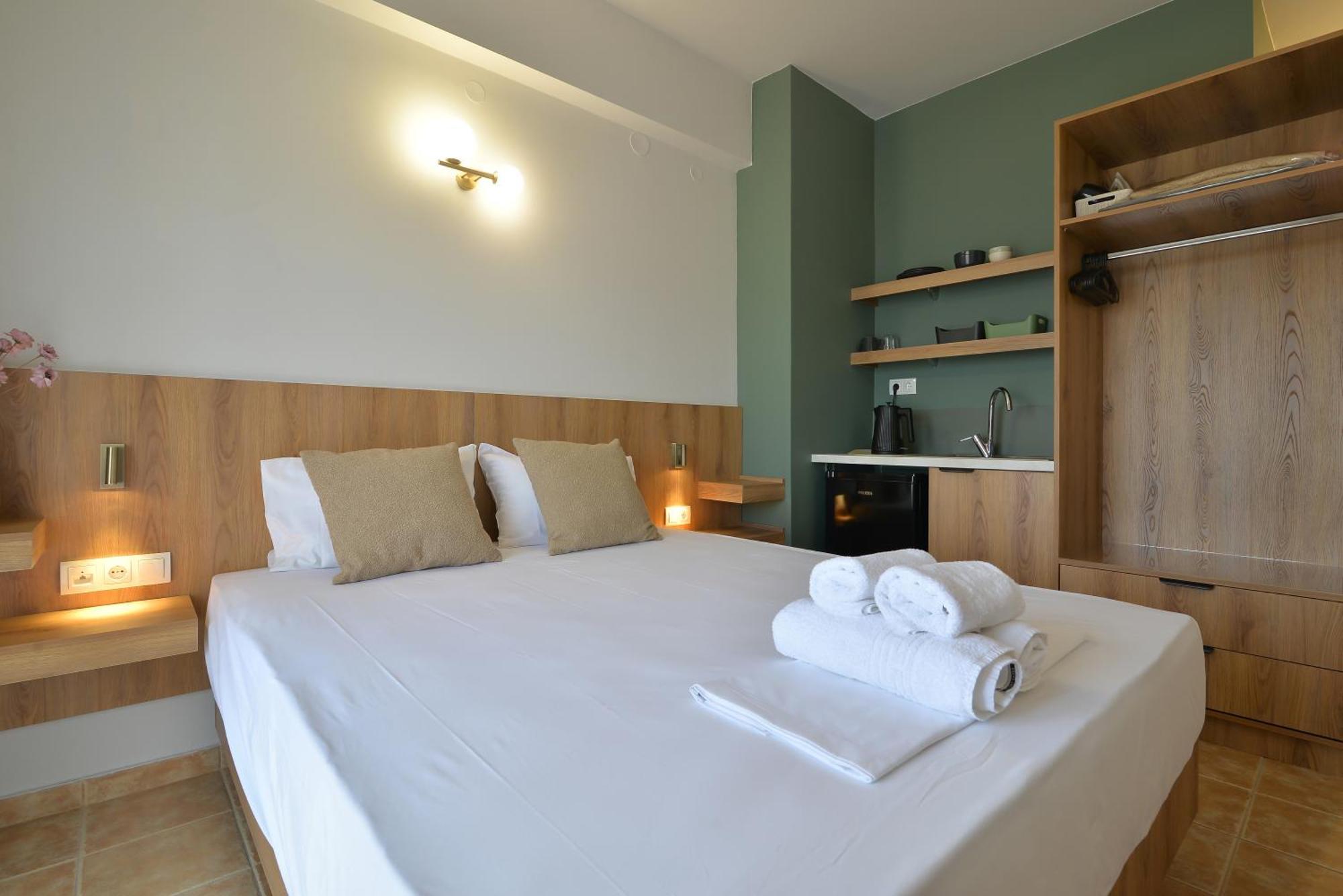 Akti Hotel *