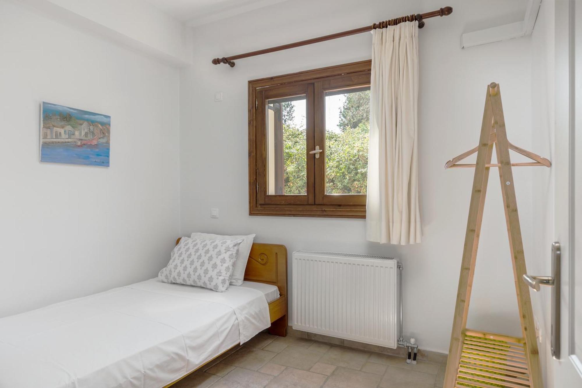 House With Private Mini Pool Jacuzzi & Holiday home Viros