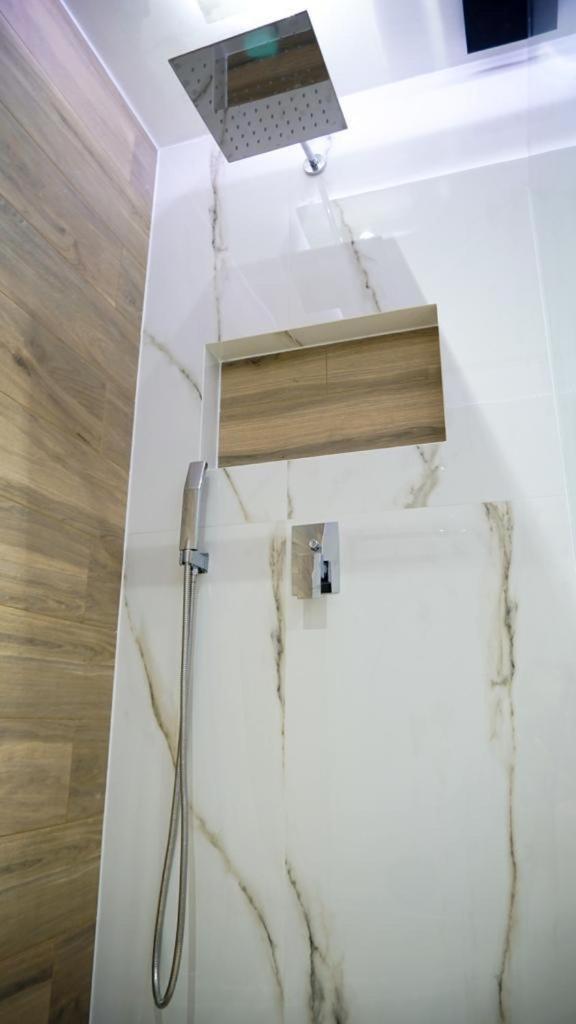 P & K Design Ltd Flats By Pro Services - *