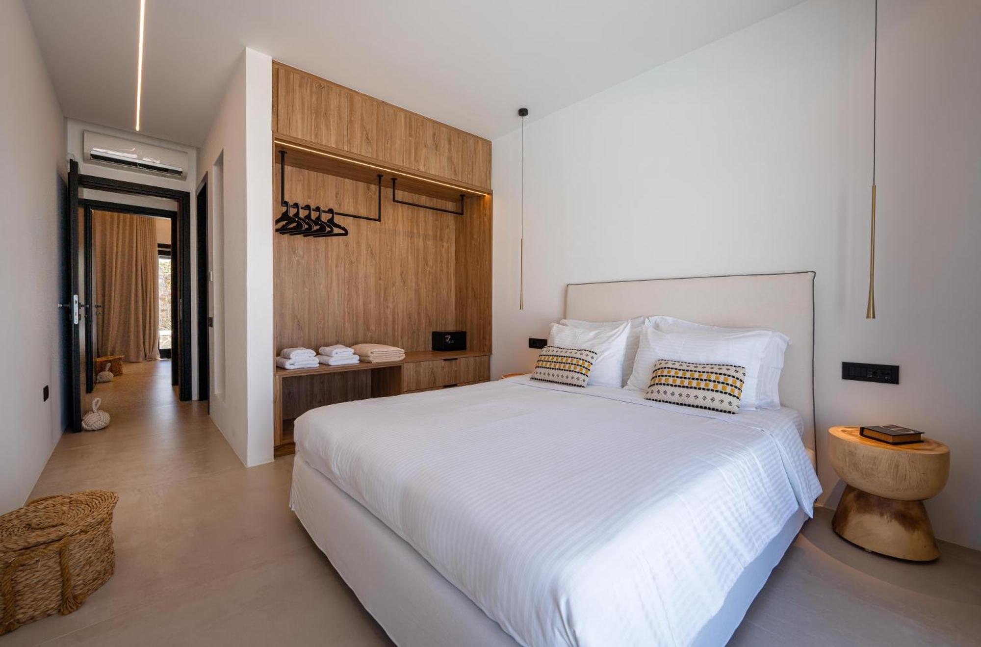 Mykonos Villa, Luxe Escape With Private Pool Klouvas