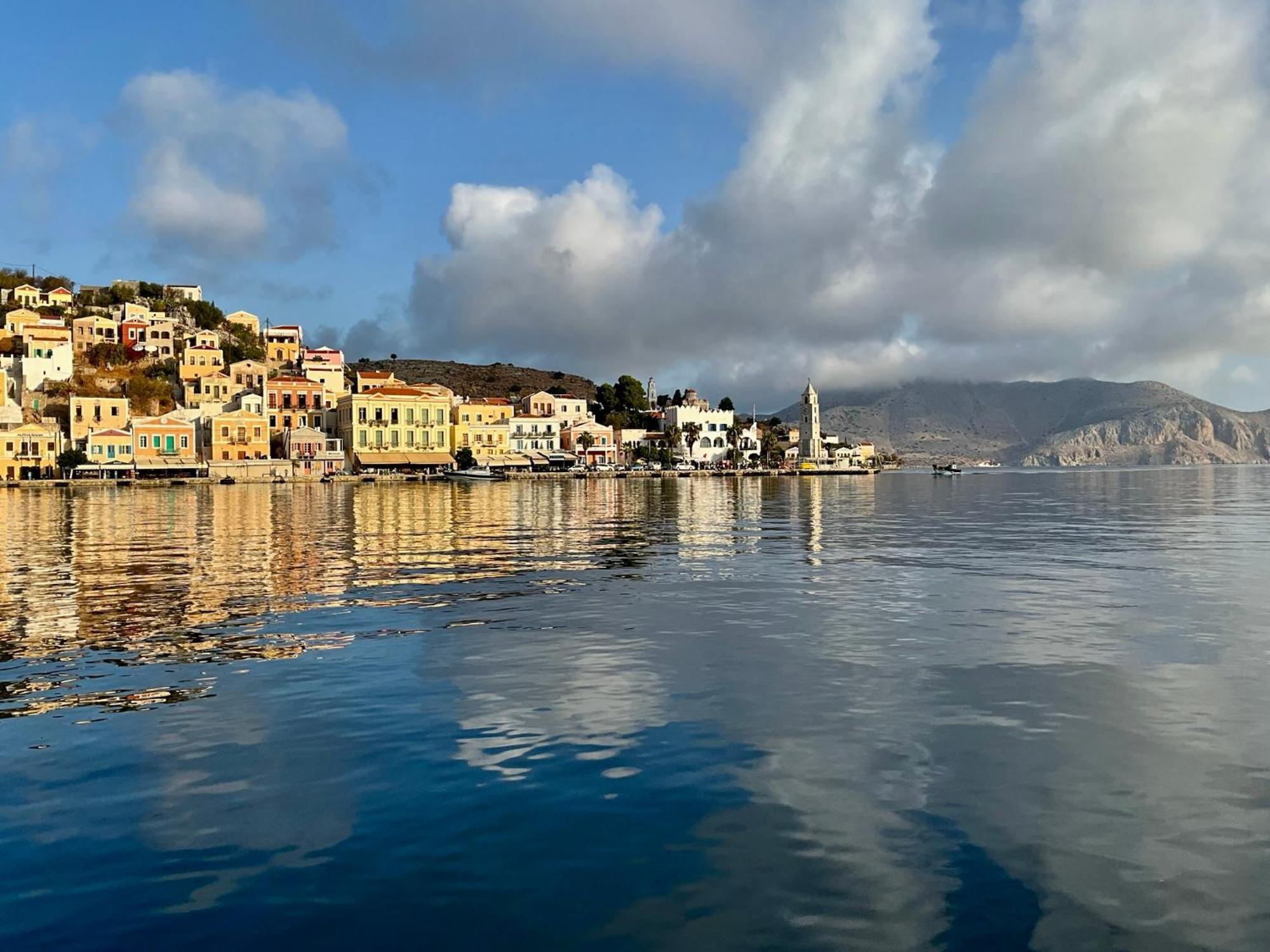 1900 * Symi