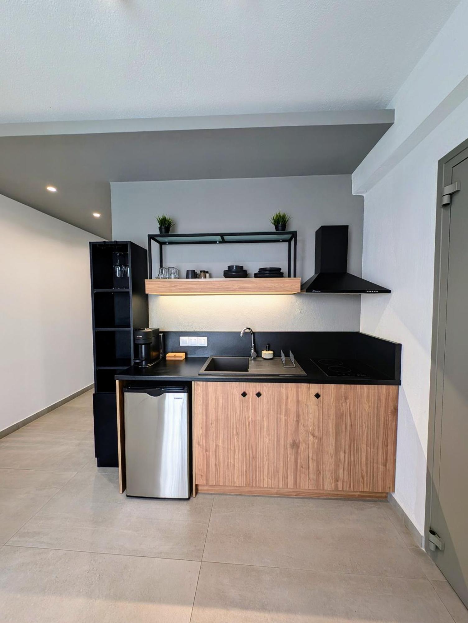 Twins Yard Apartment *