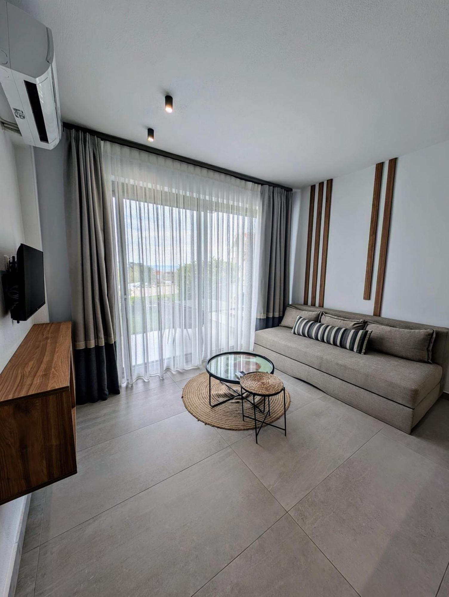 Twins Yard Apartment