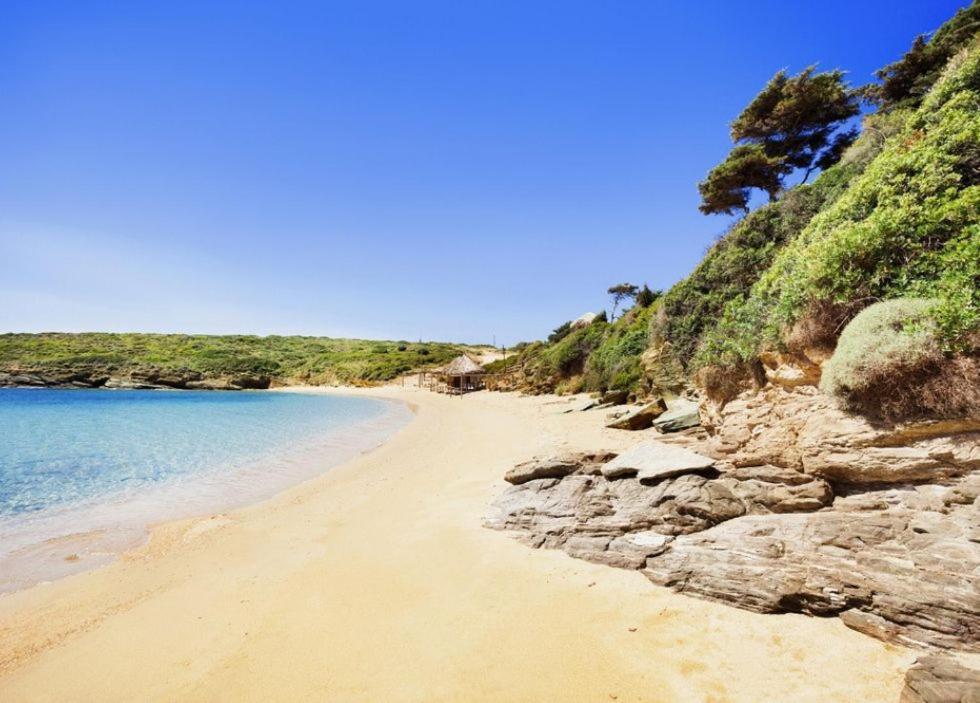 Spacious & Cozy Flat - 5 Mins To Batsi Bay
