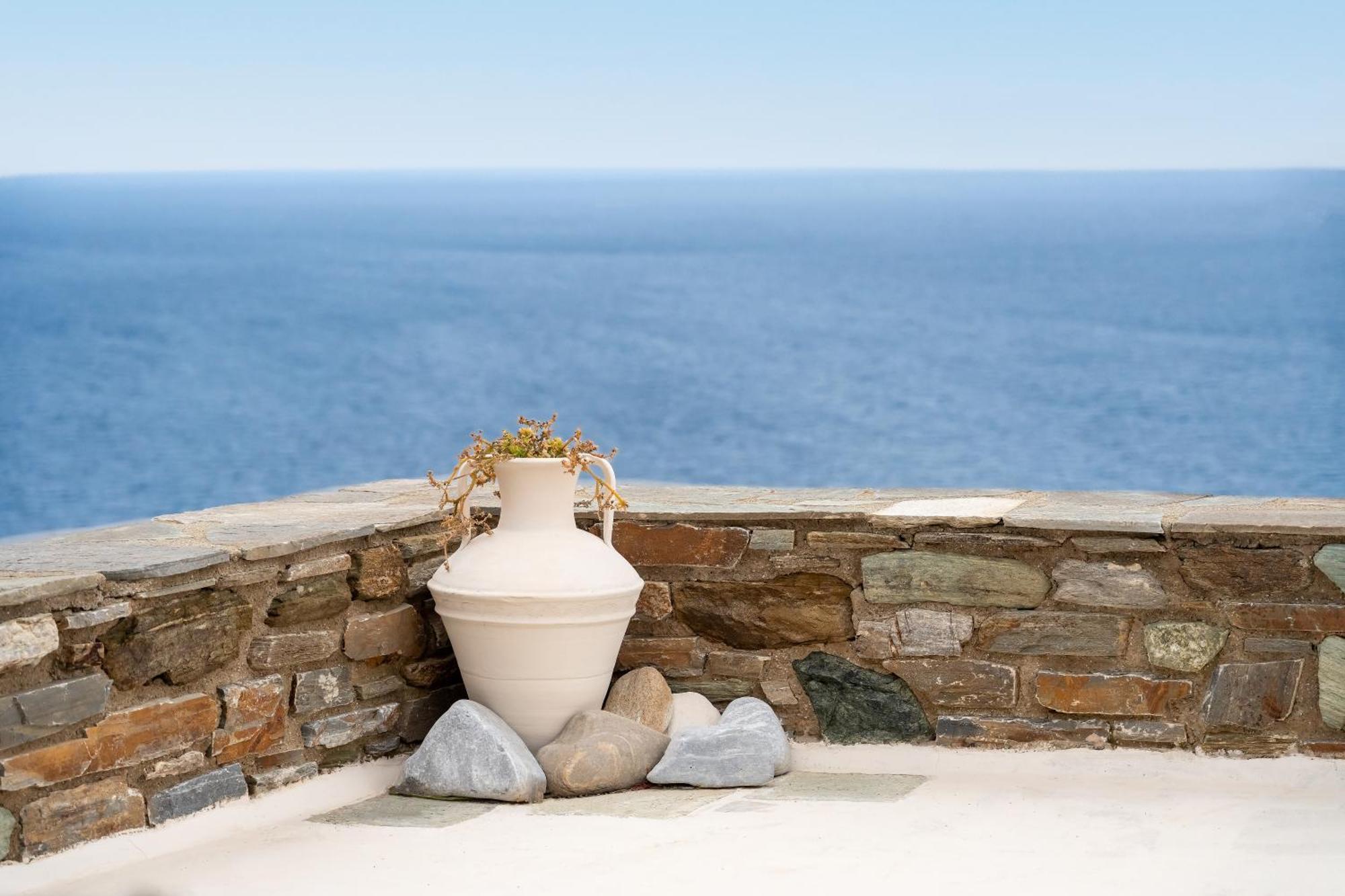 Spacious & Cozy Flat - 5 Mins To Batsi Bay