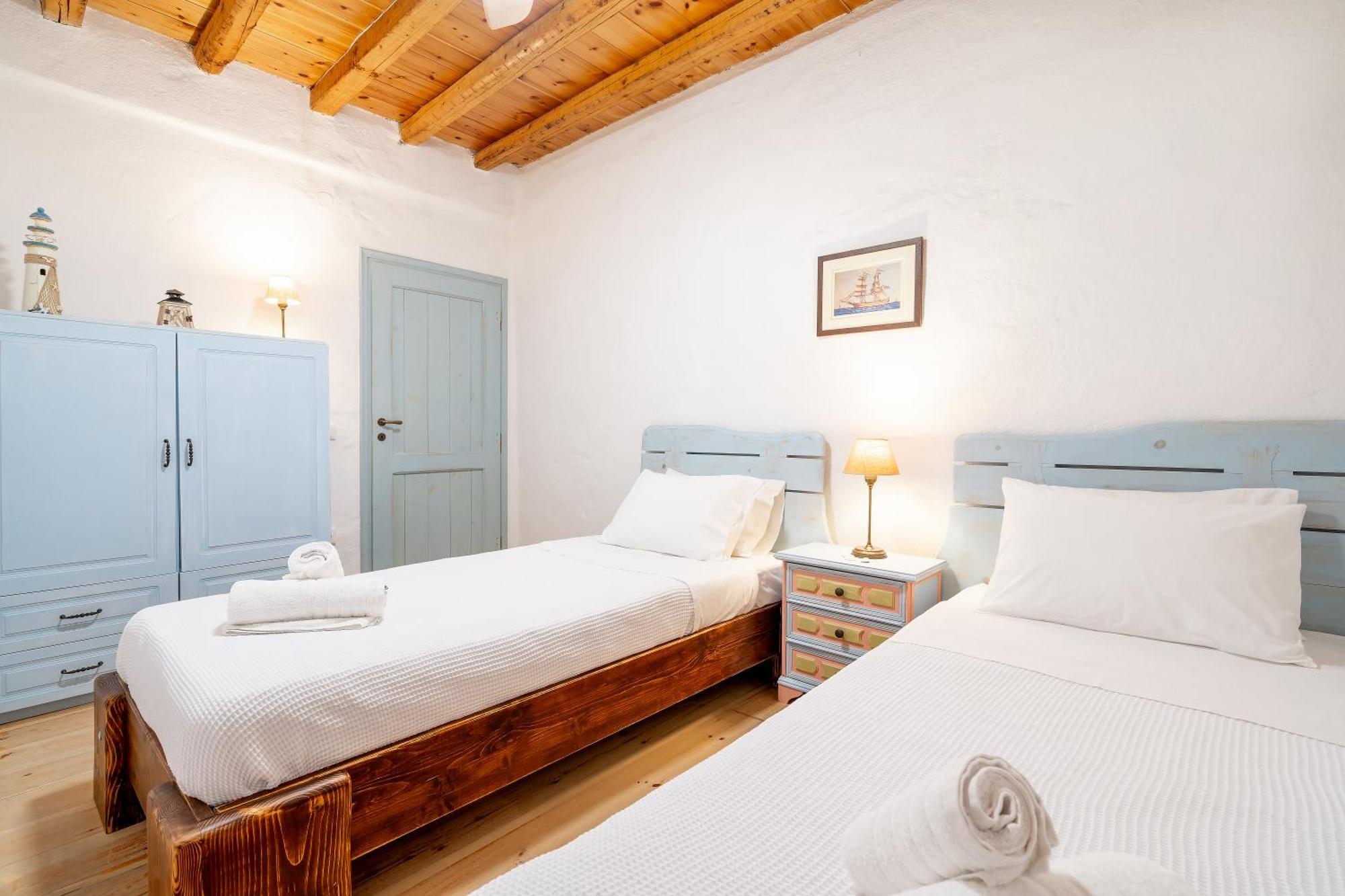 Spacious & Cozy Flat - 5 Mins To Batsi Bay Apartment *
