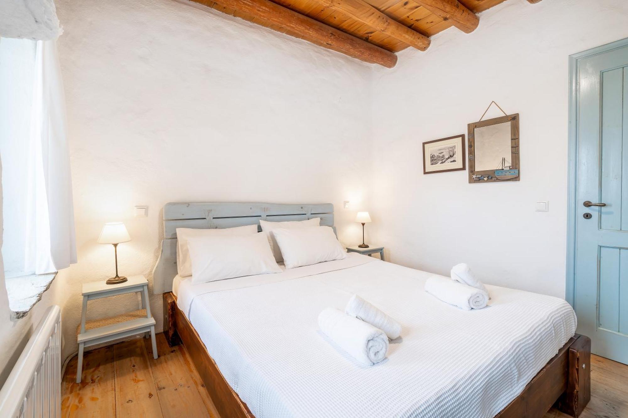 Spacious & Cozy Flat - 5 Mins To Batsi Bay Apartment