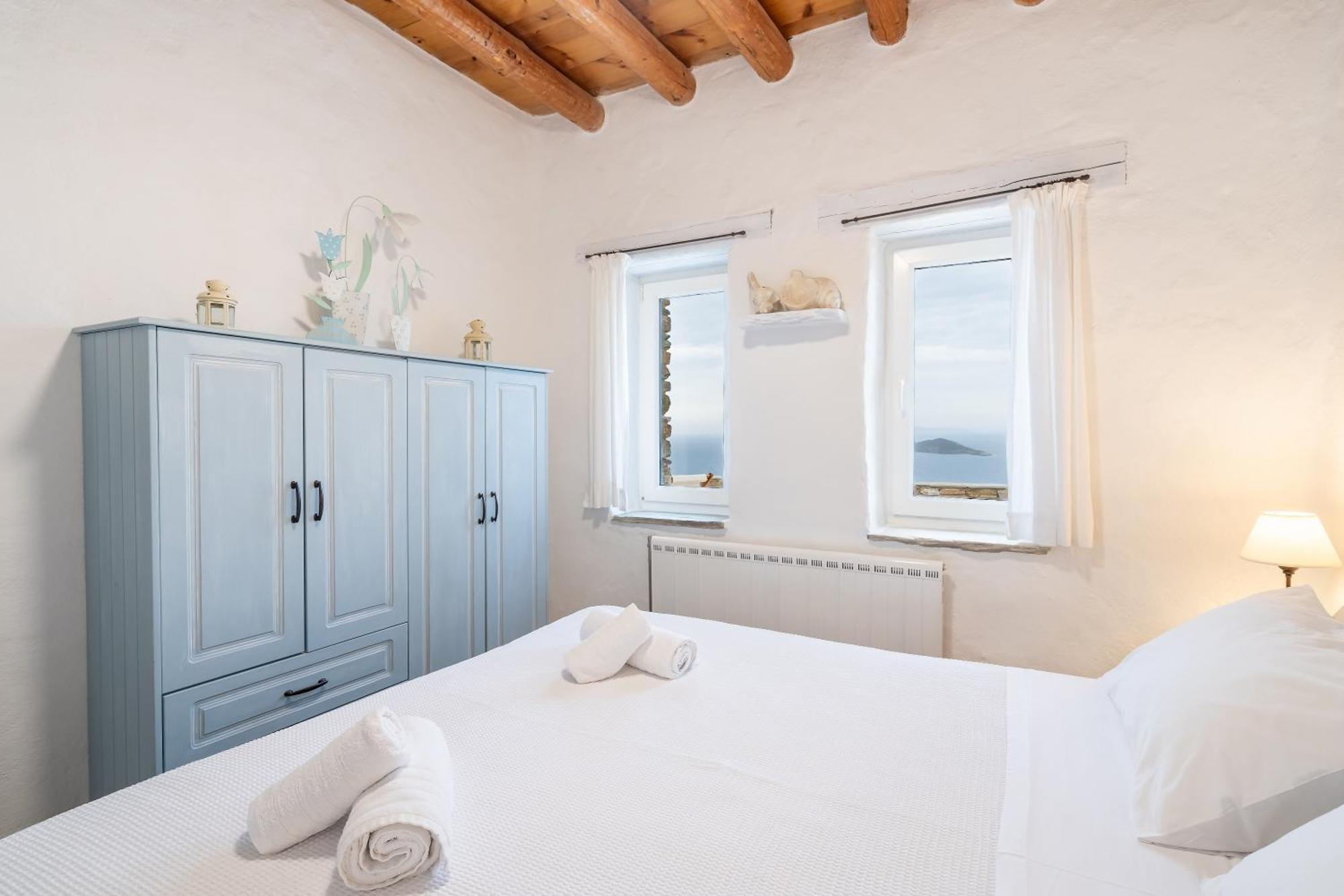 Apartment Spacious & Cozy Flat - 5 Mins To Batsi Bay