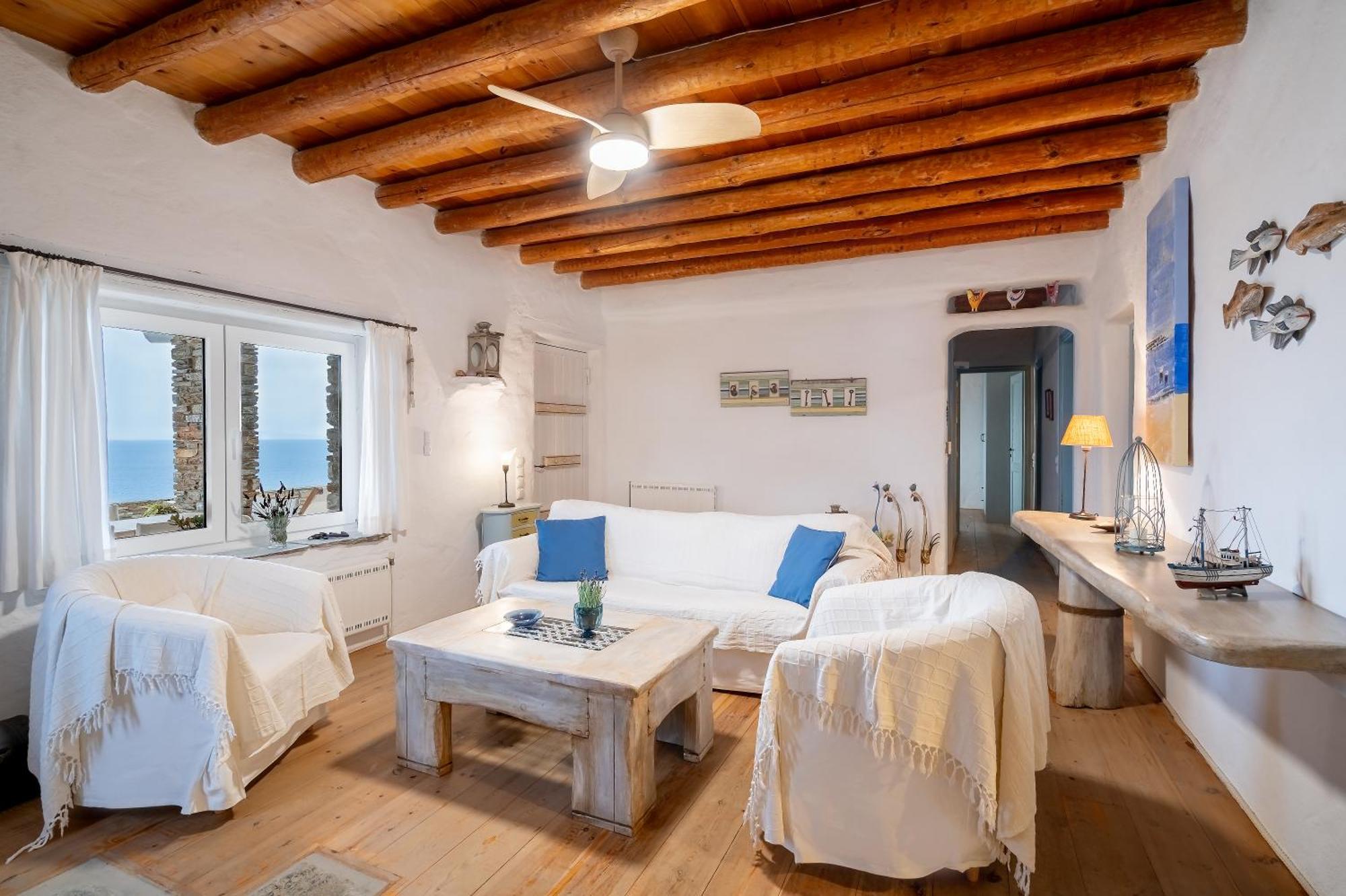 Spacious & Cozy Flat - 5 Mins To Batsi Bay