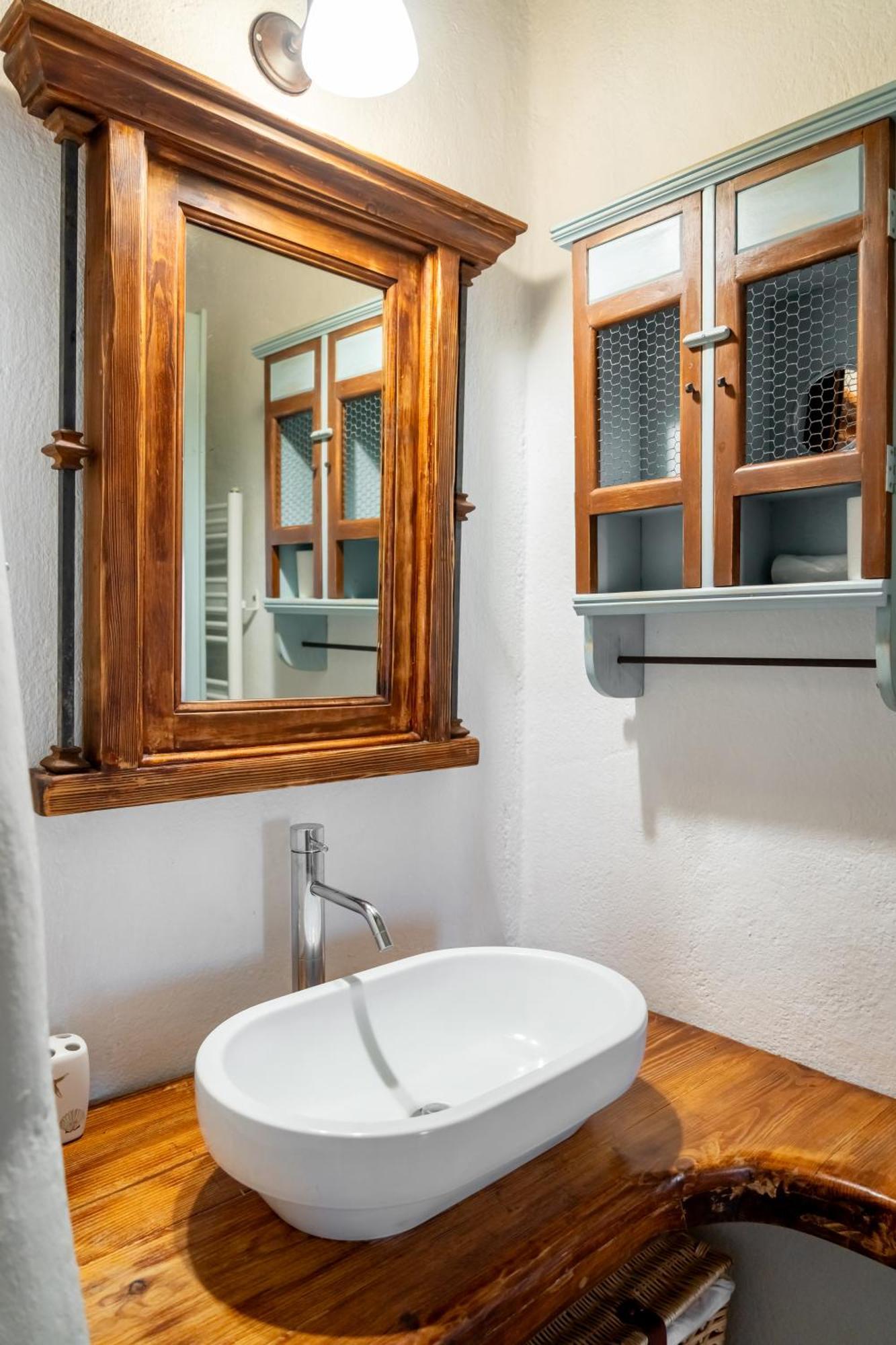 Spacious & Cozy Flat - 5 Mins To Batsi Bay Apartment