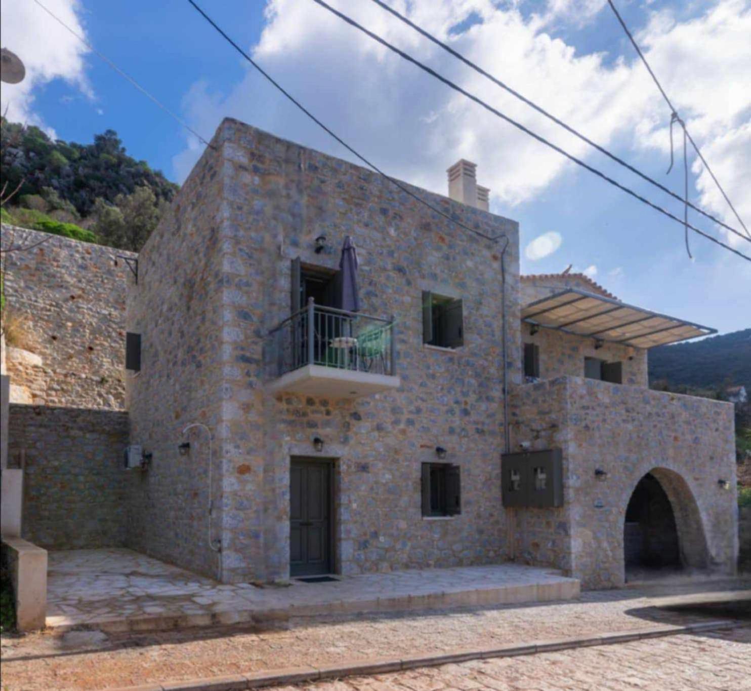 Holiday home Vina's Stone House *