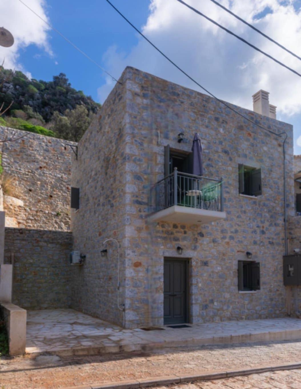 Holiday home Vina's Stone House Limeni