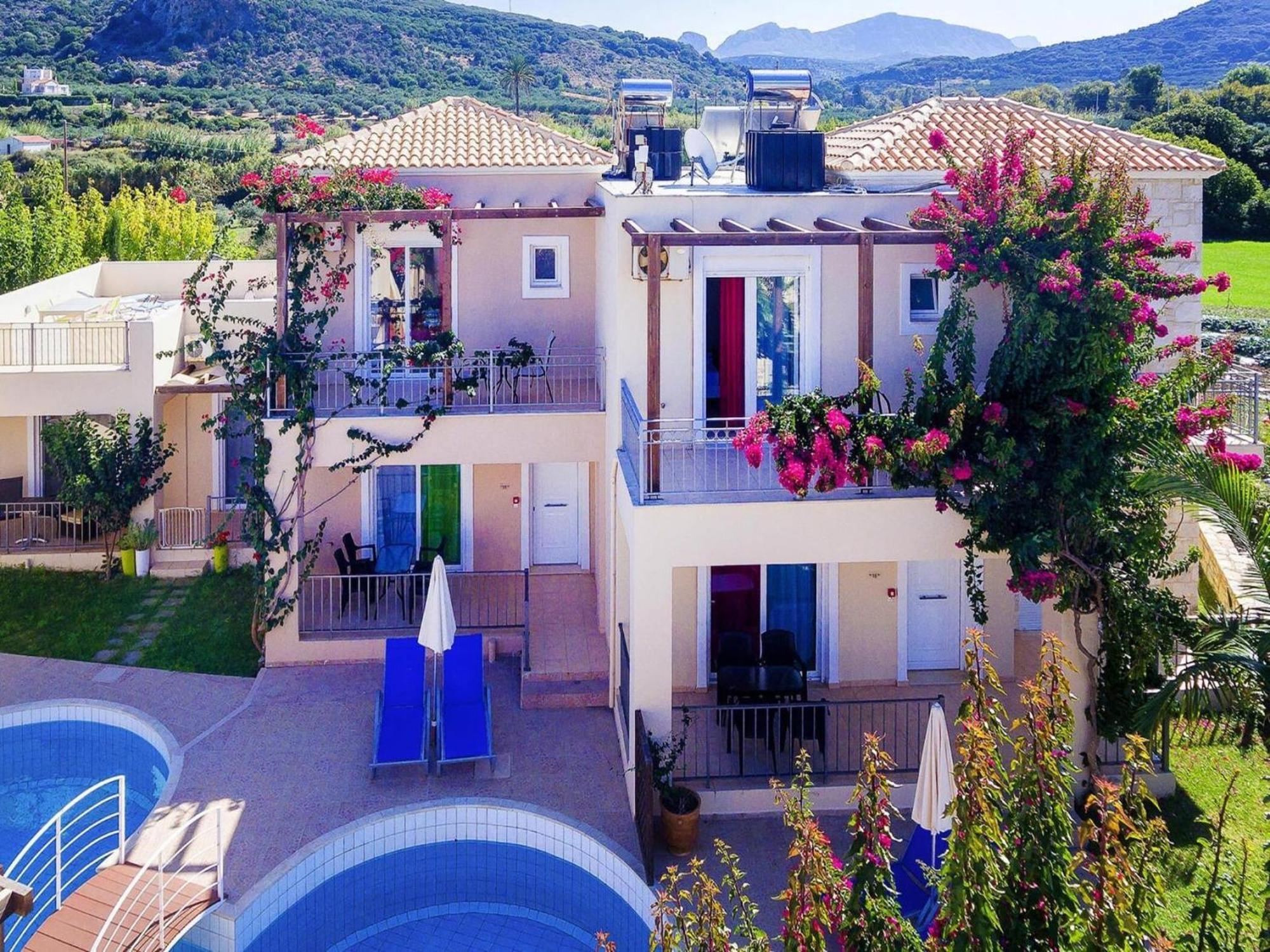 In With Garden Villa