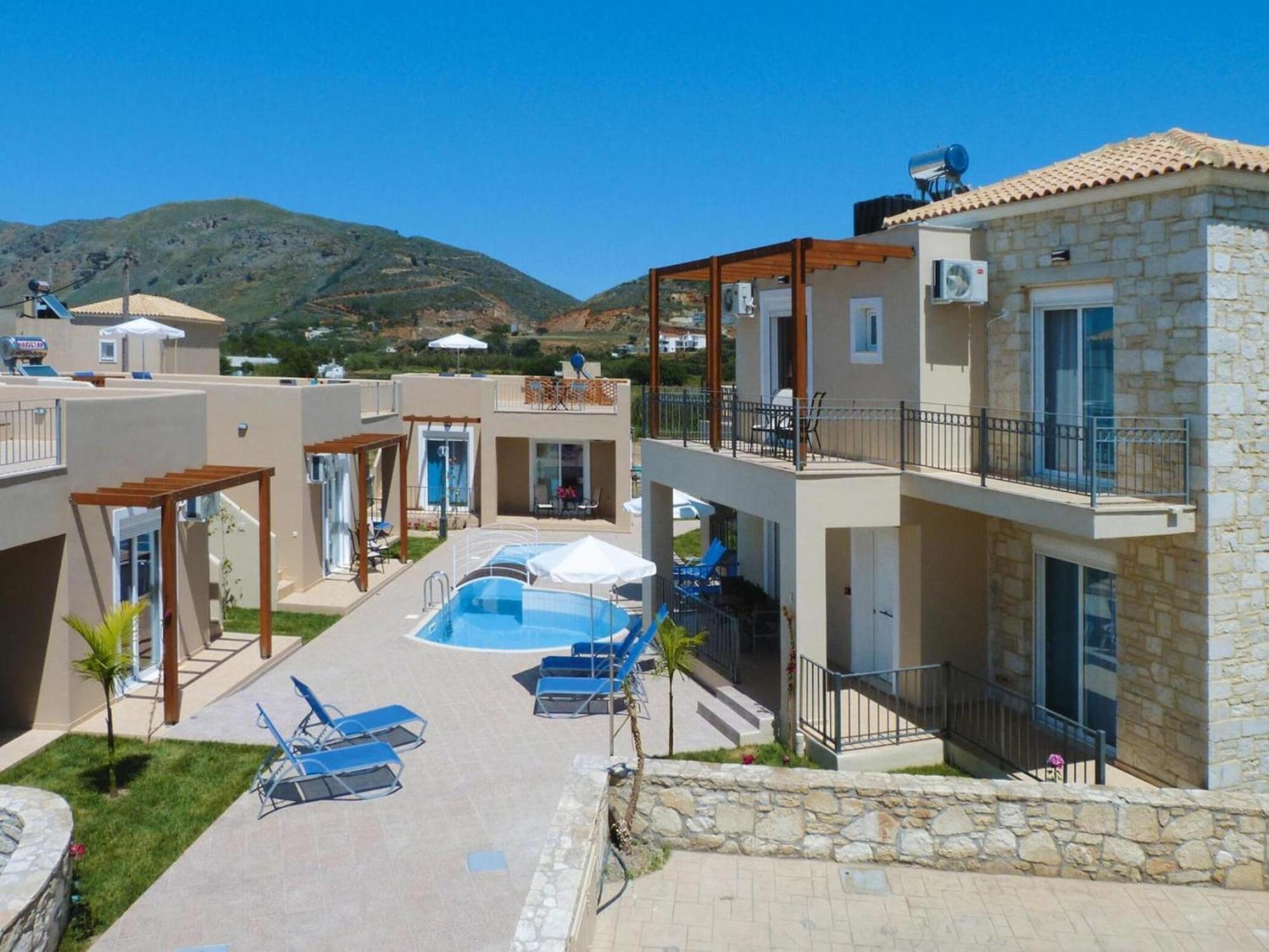 In With Garden Villa