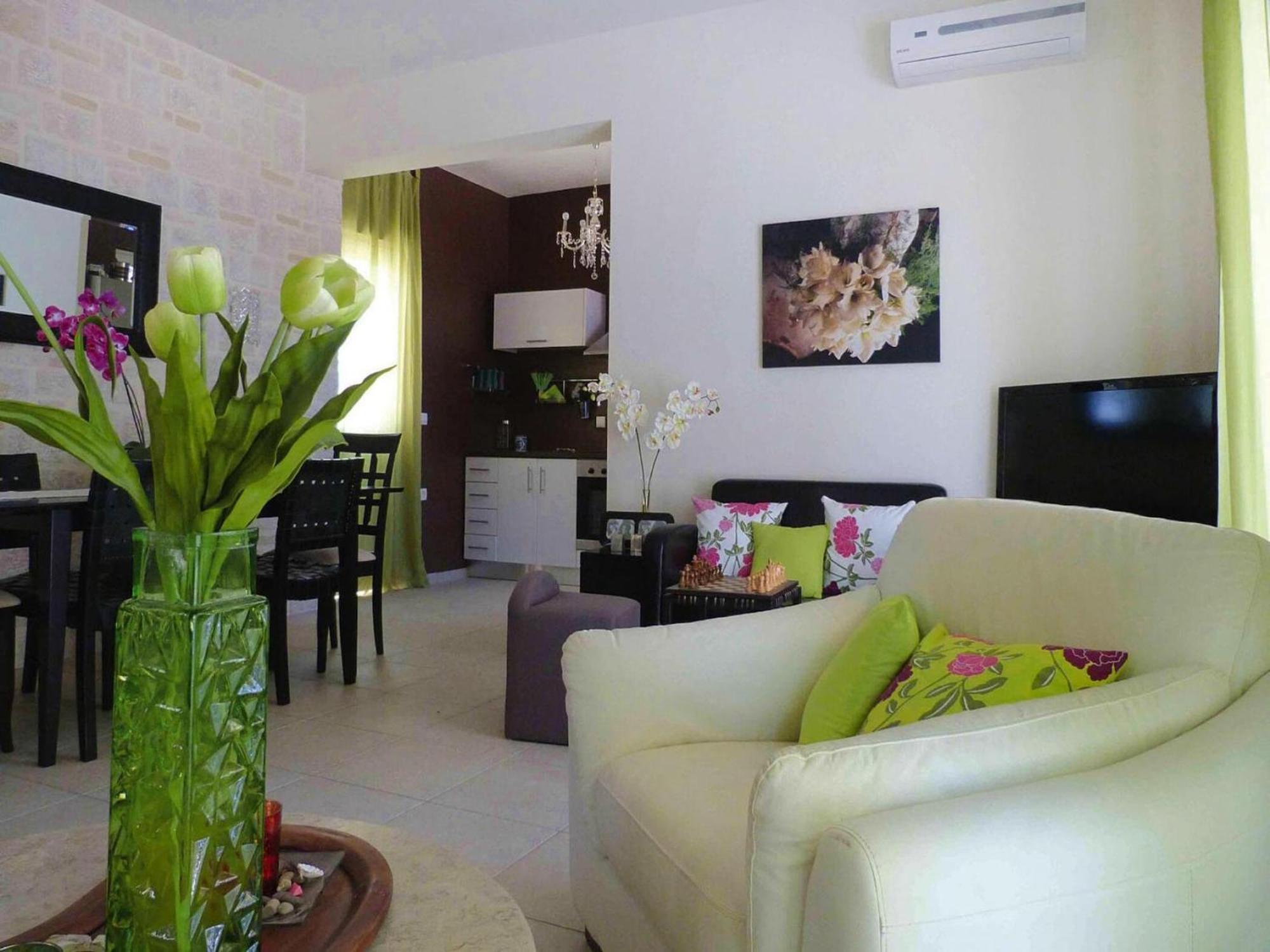 In With Garden Villa *