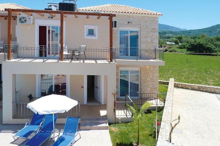 Villa In With Shared Pool Nopigia