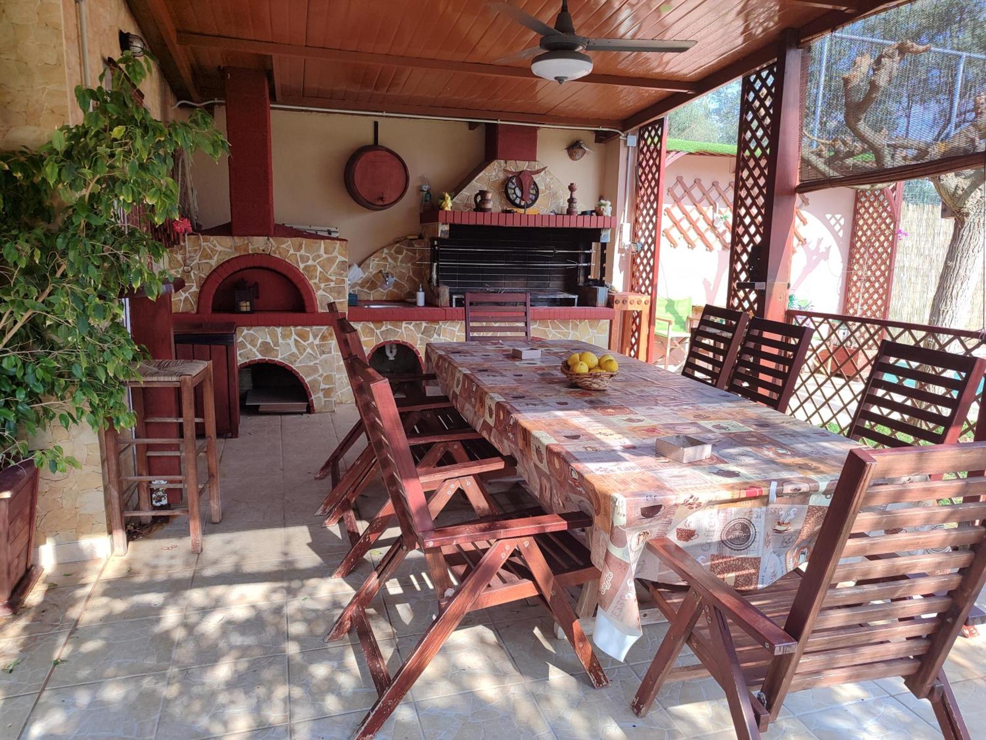 George's Family Friendly Maisonette With Great Exterior *