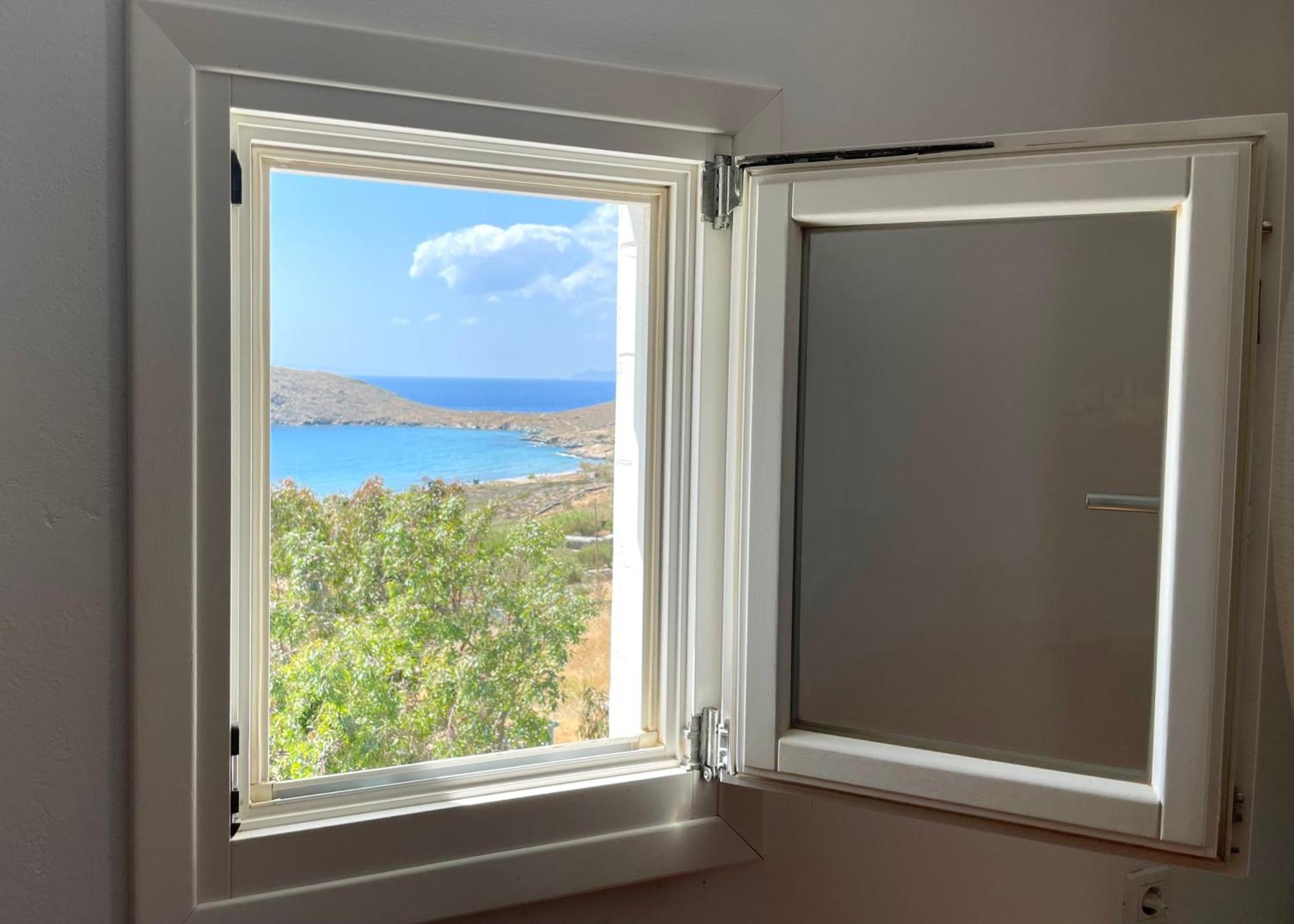 'Paraside' Seaside Villa In Delfini Says Netflix * Kini
