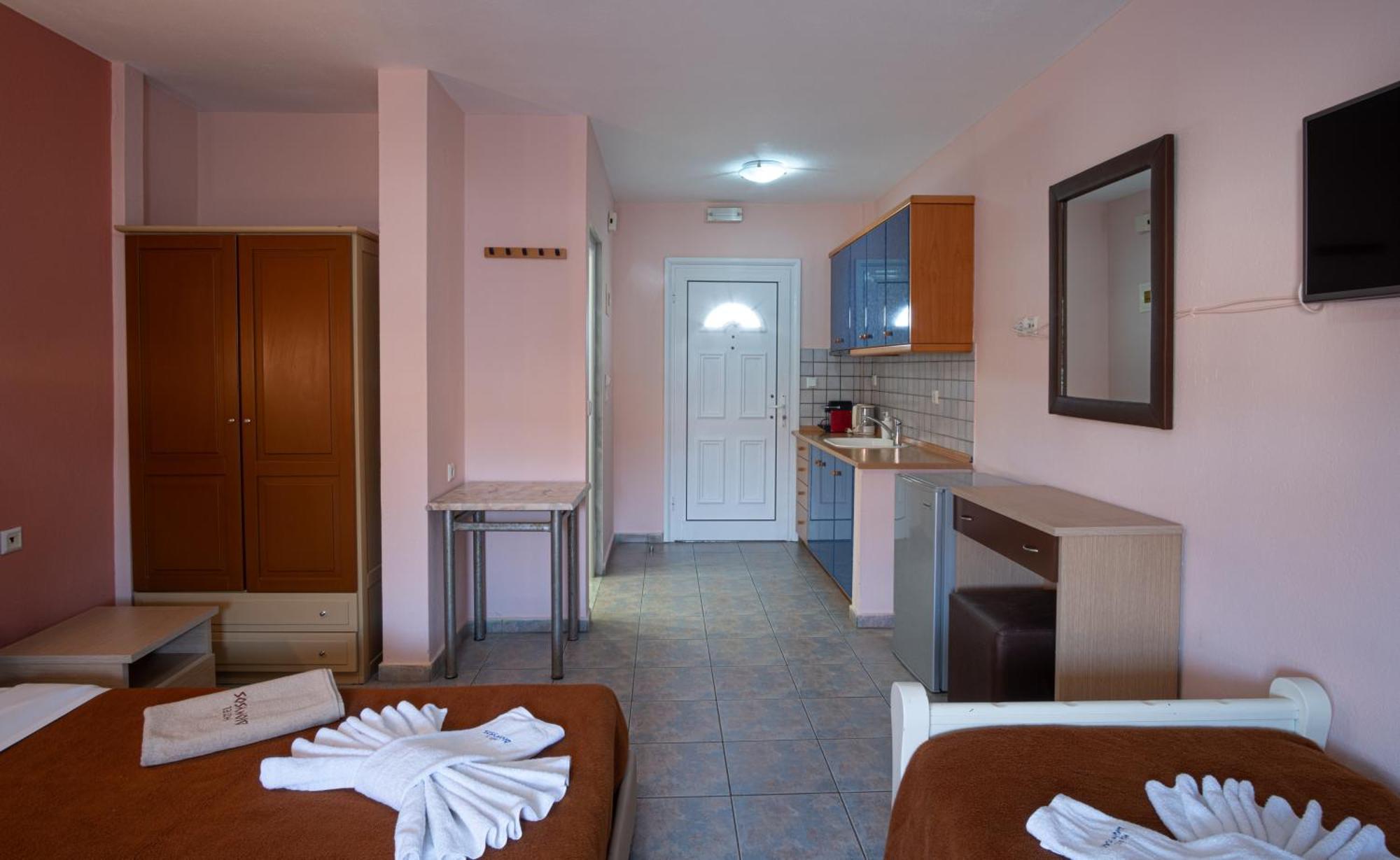 Hotel Dionysos Polichrono 3*