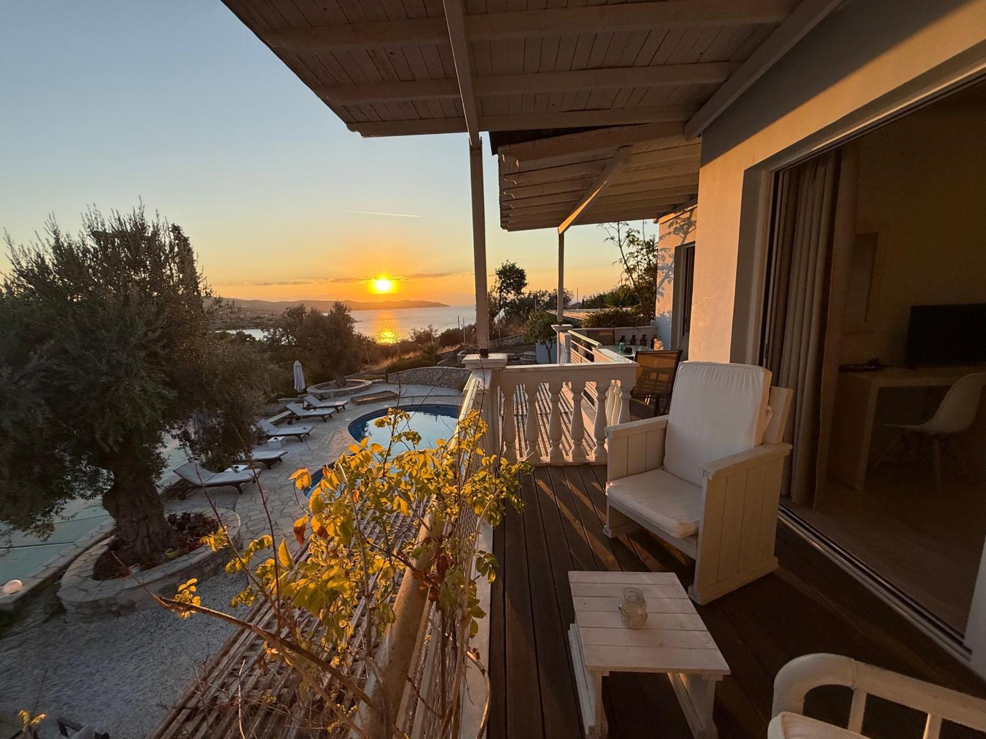 Sunny Villa