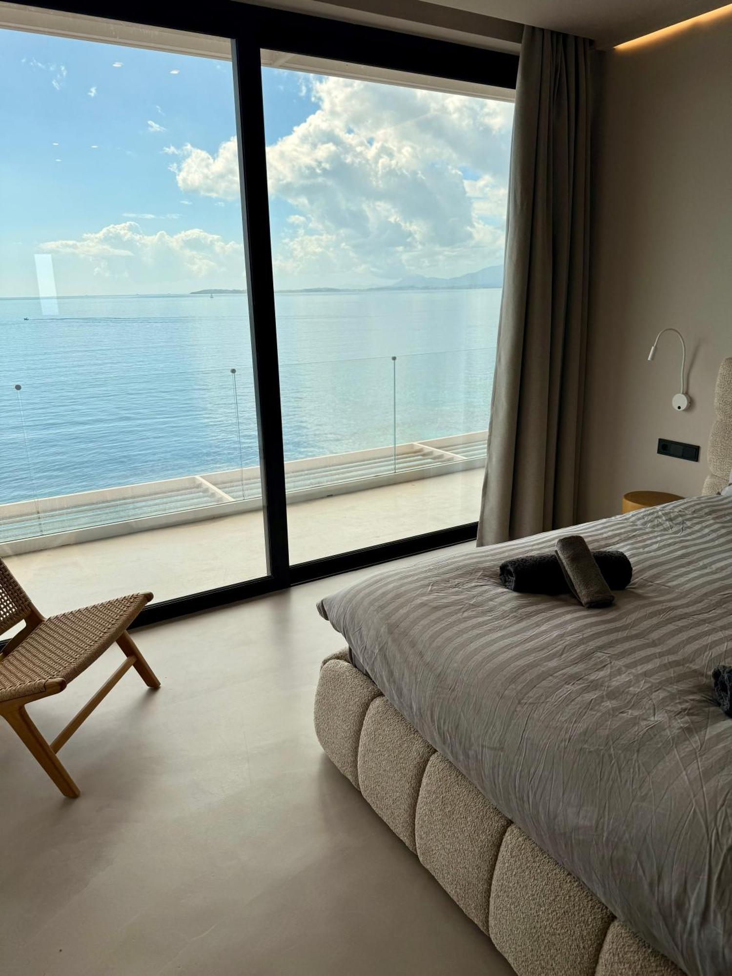Villa Ellysian Shores Beachfront *