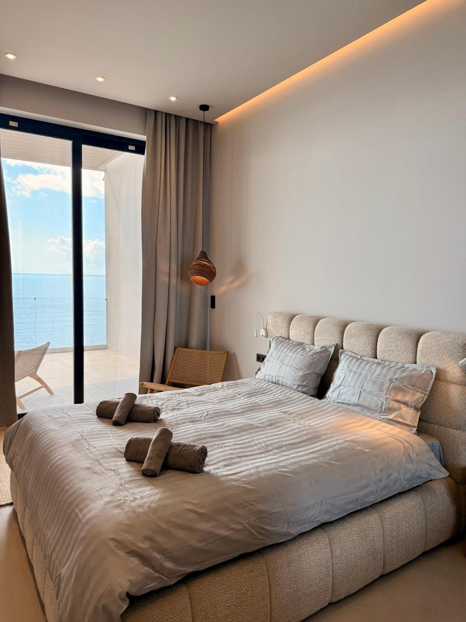Villa Ellysian Shores Beachfront Glyfa