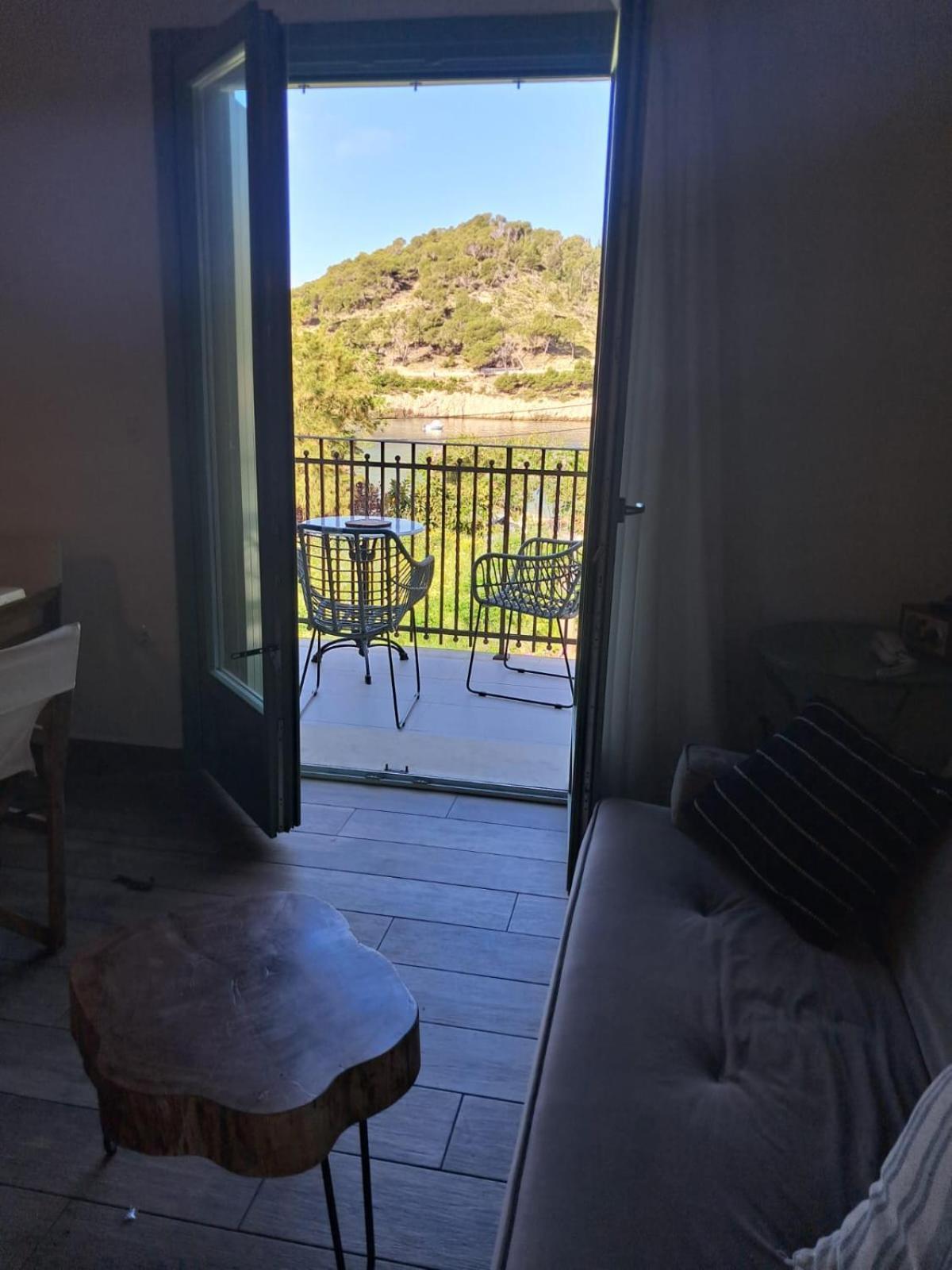 Apartment Beachfront Apartment, Center Village, 20m - Near Myrtos - Fiskardo