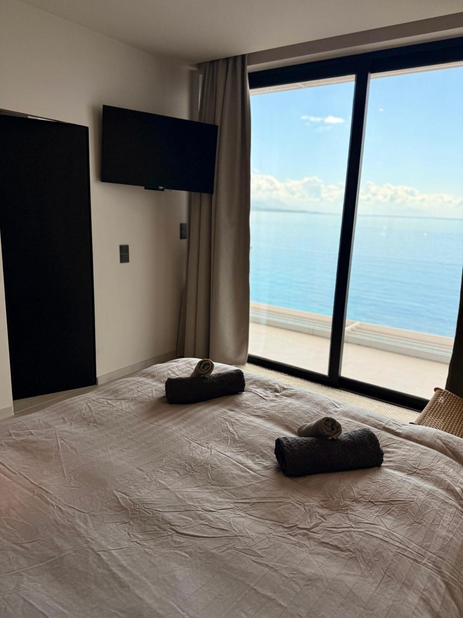 Ellysian Shores Beachfront Villa Glyfa