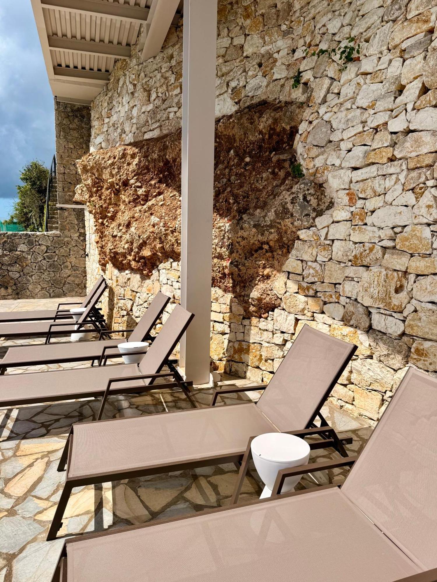 Ellysian Shores Beachfront Villa *