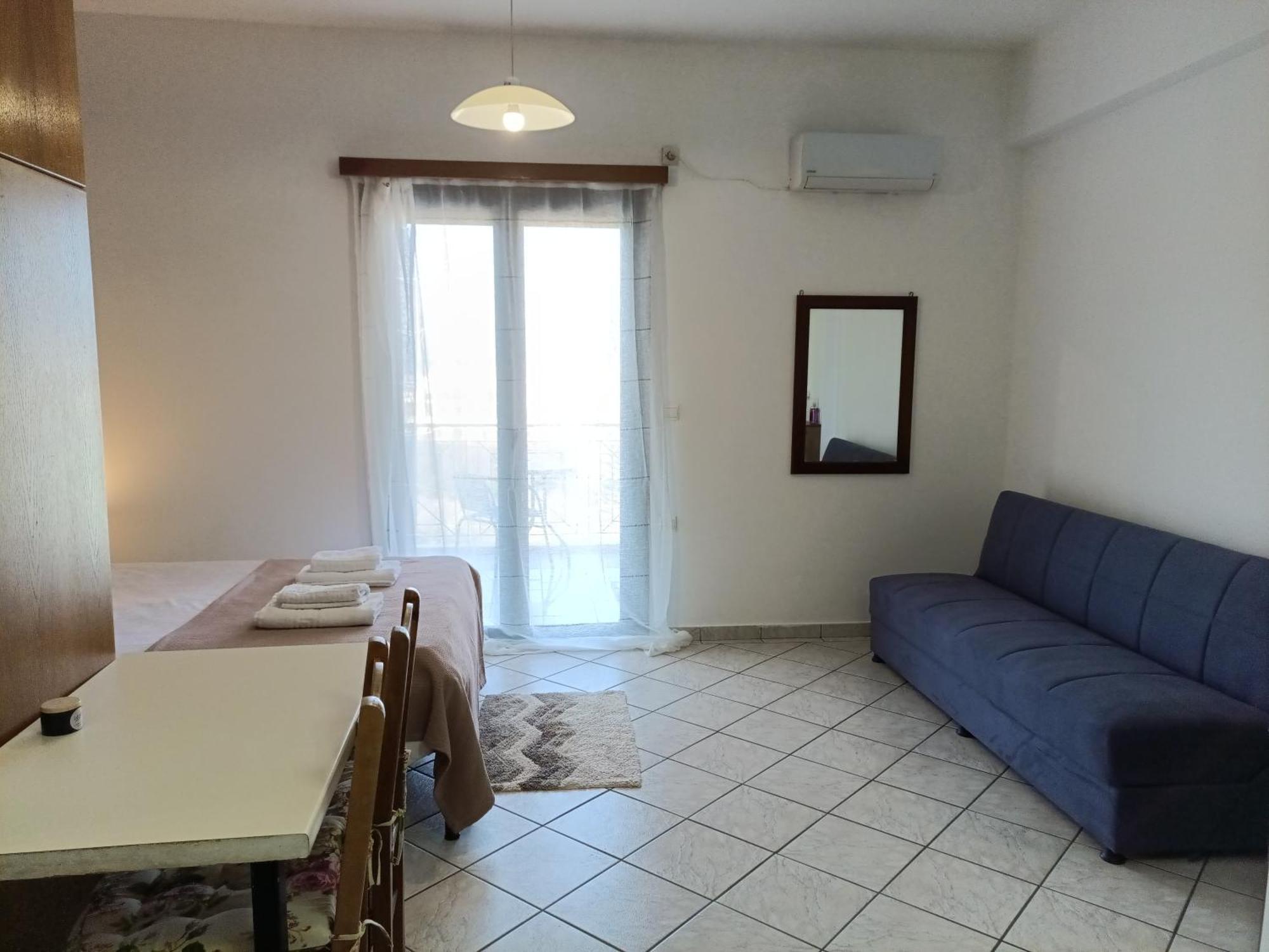 Sea Breeze Apartment *