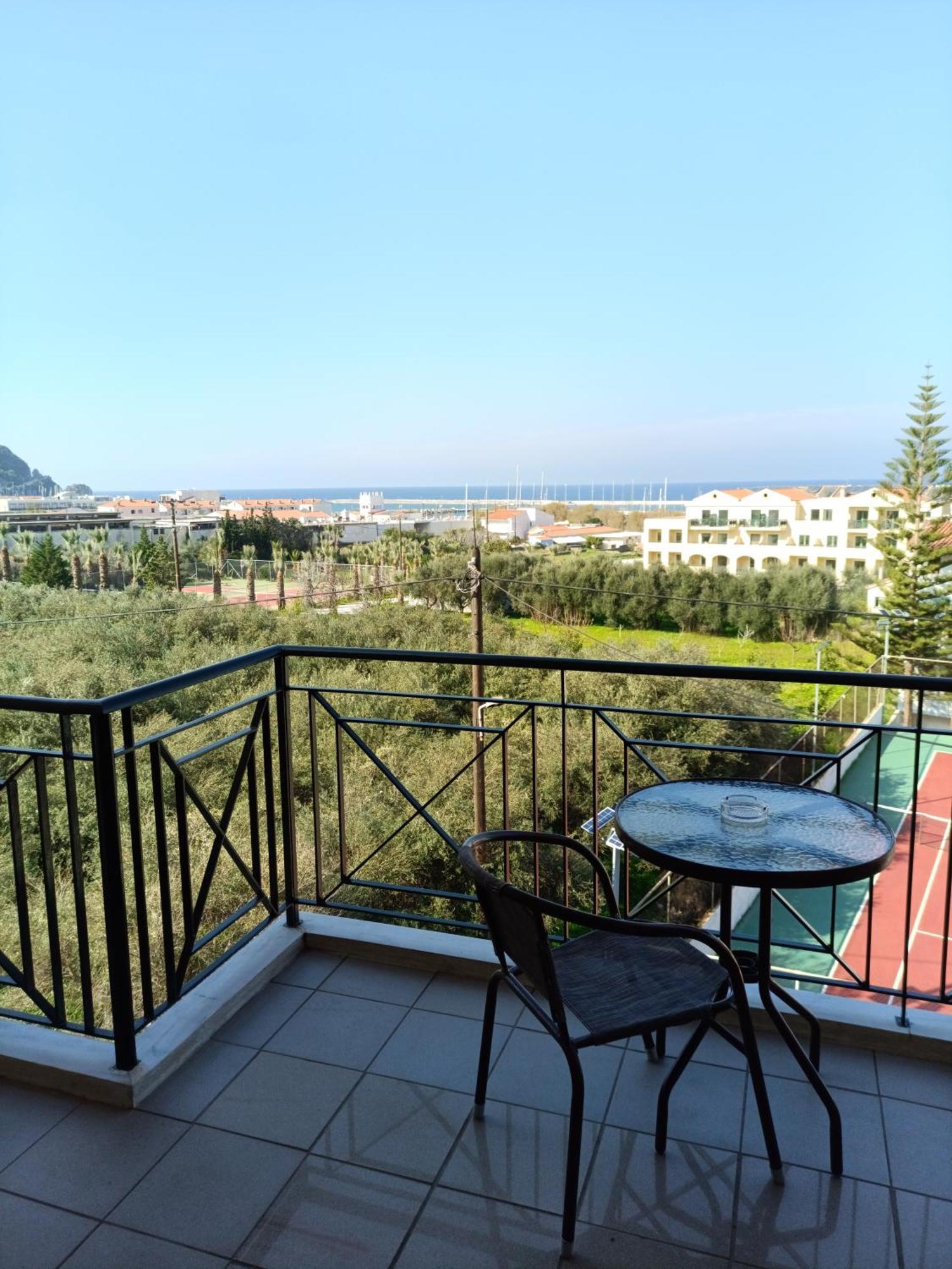 Sea Breeze Apartment *