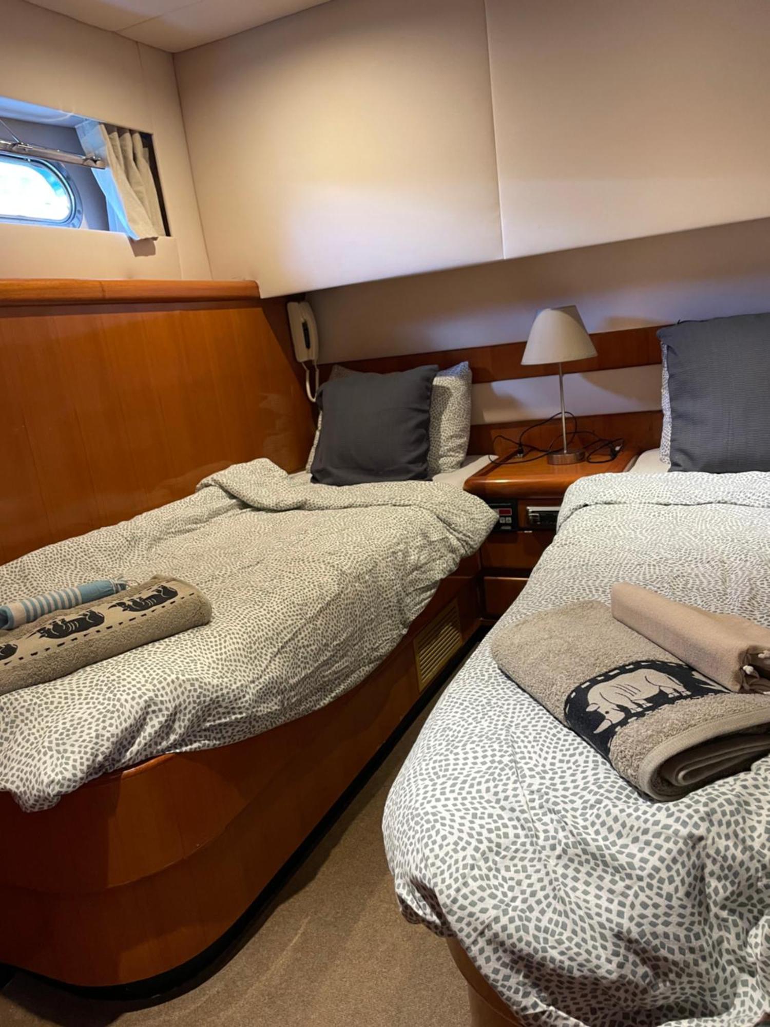 Botel Vintage Yacht *