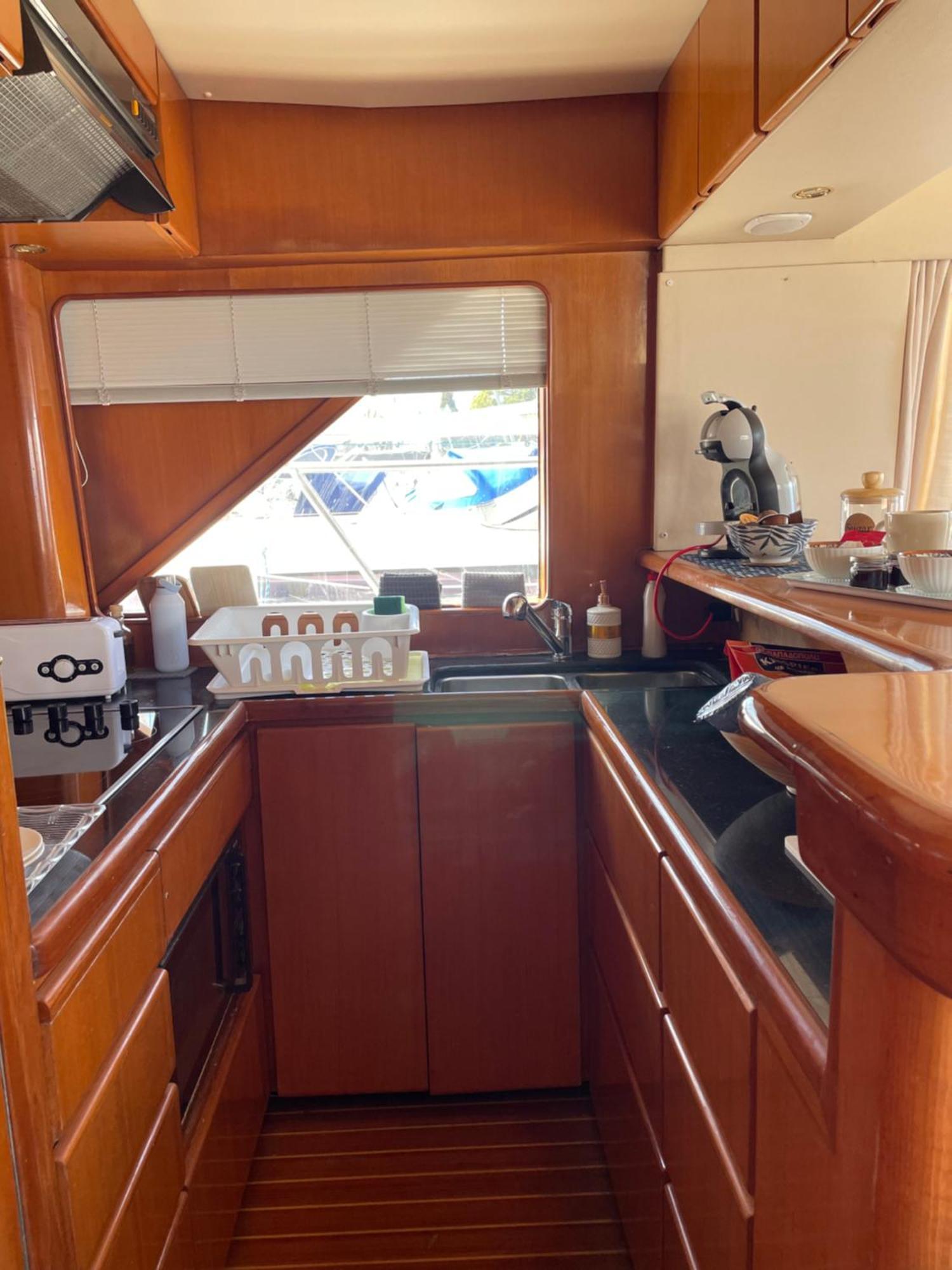 Botel Vintage Yacht