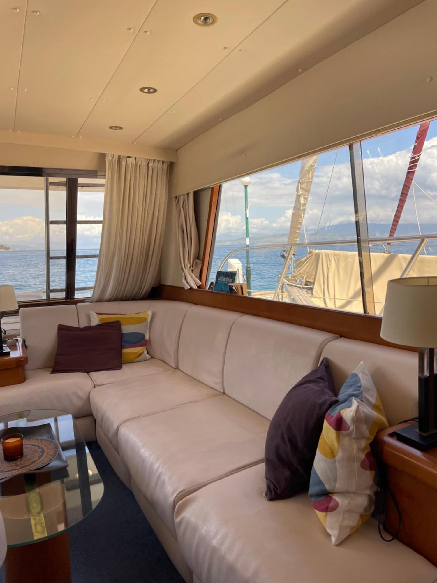 Vintage Yacht Botel