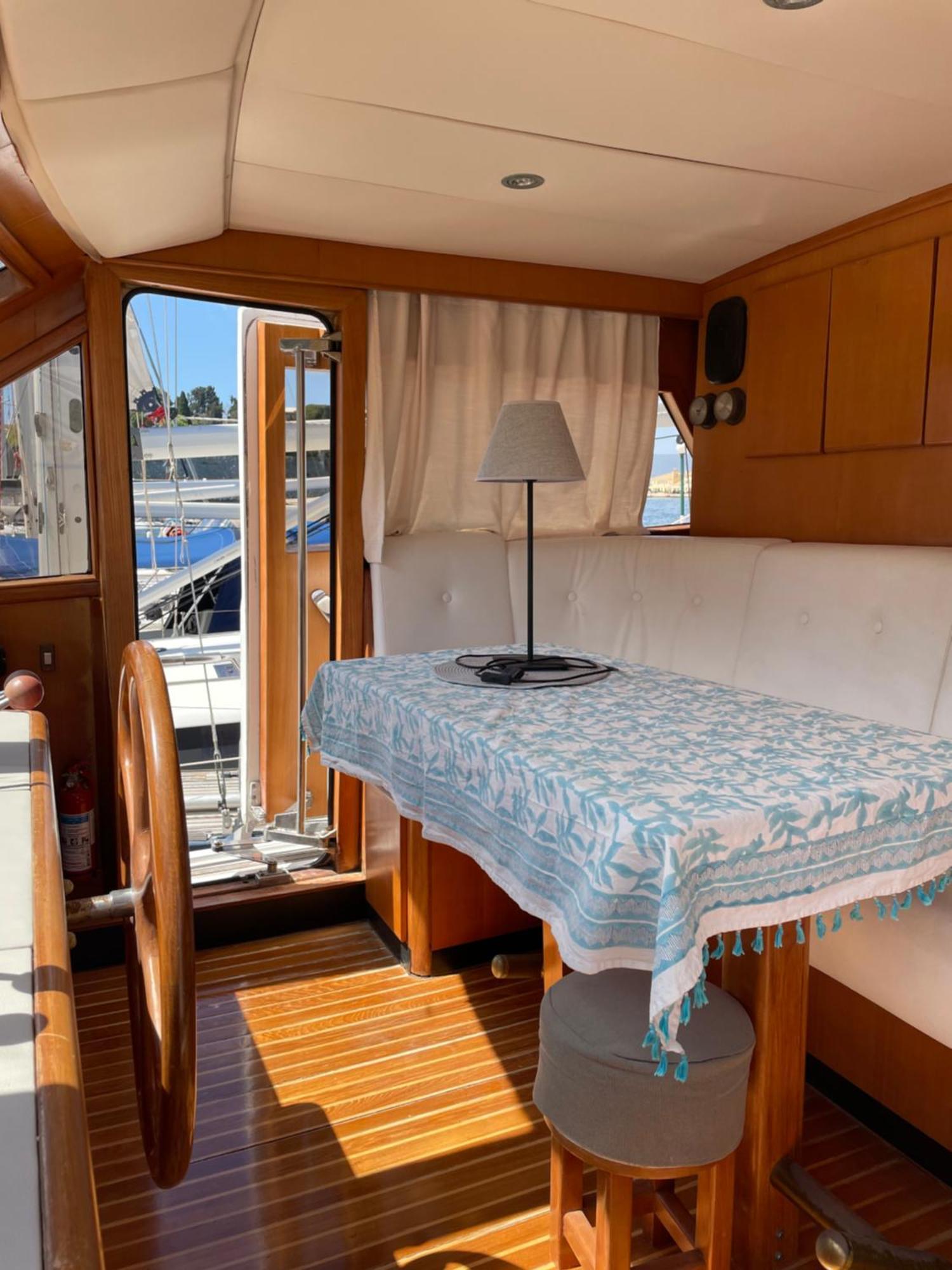 Botel Vintage Yacht *
