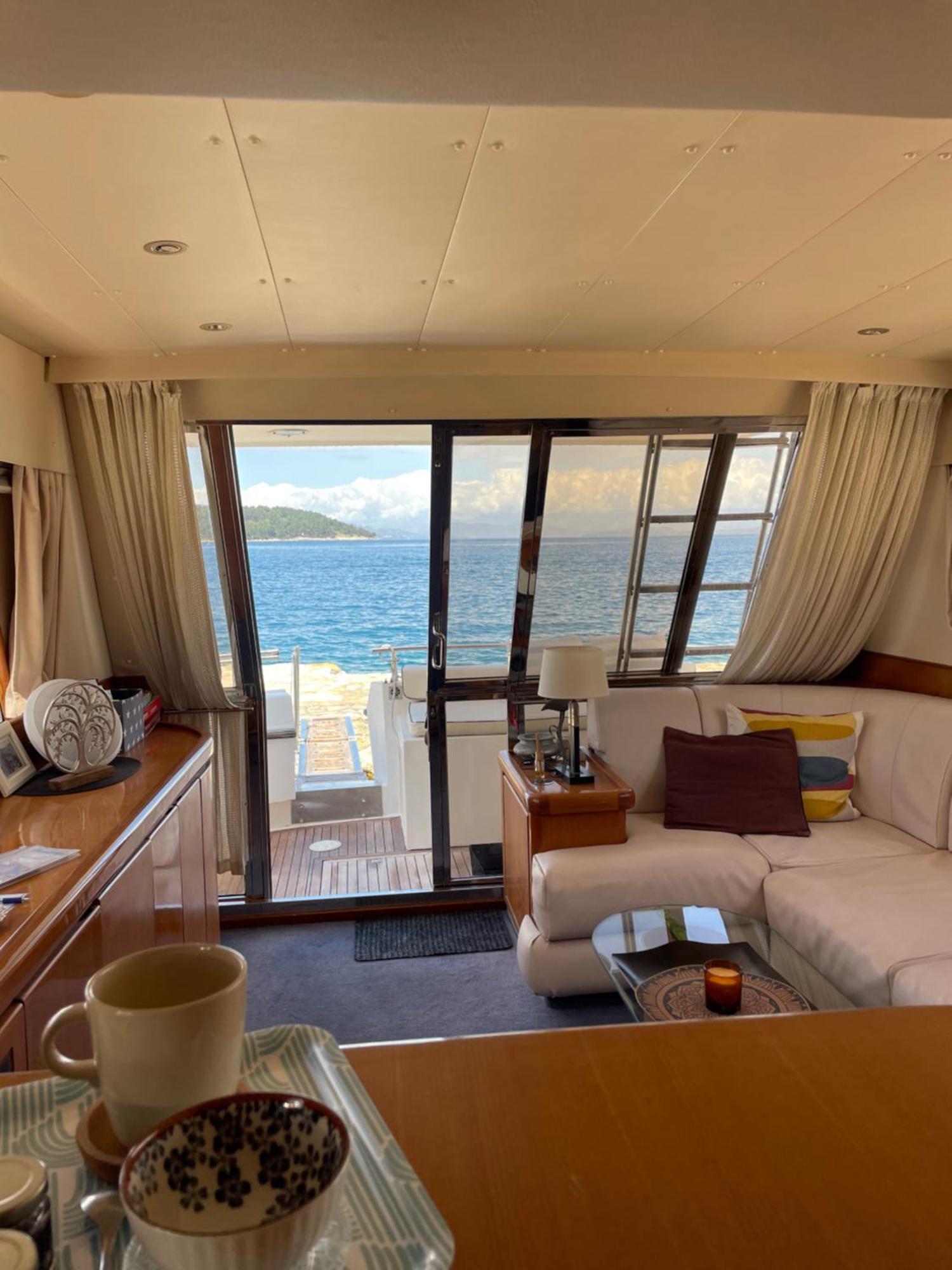 Vintage Yacht Botel